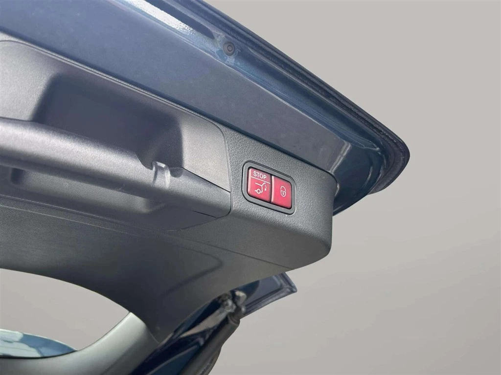 Mercedes-Benz-EQB-image-24