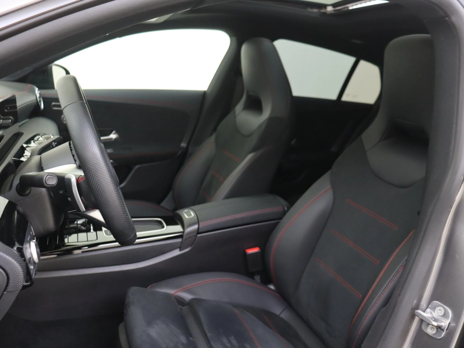 Mercedes-Benz-CLA-image-10