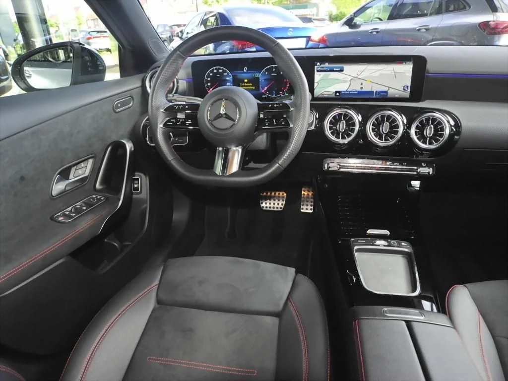 Mercedes-Benz-A-Klasse 200 d-image-9