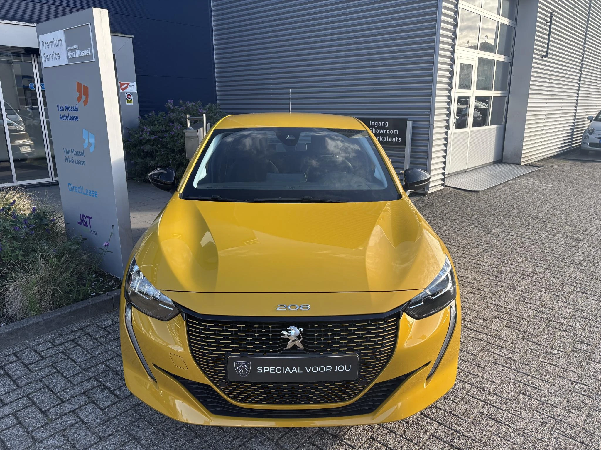 Peugeot-e-208-image-4