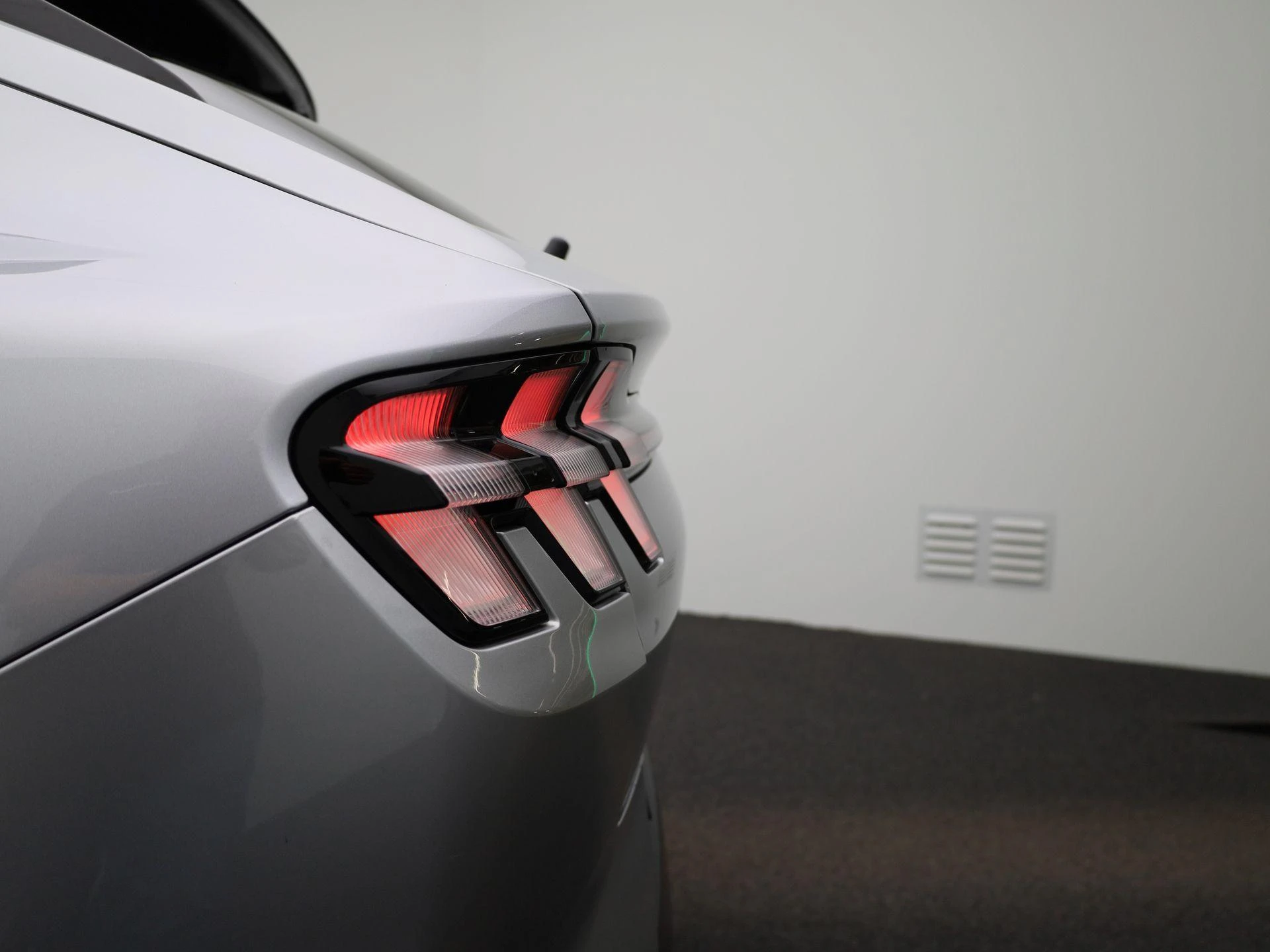 Ford-Mustang Mach-E-image-47