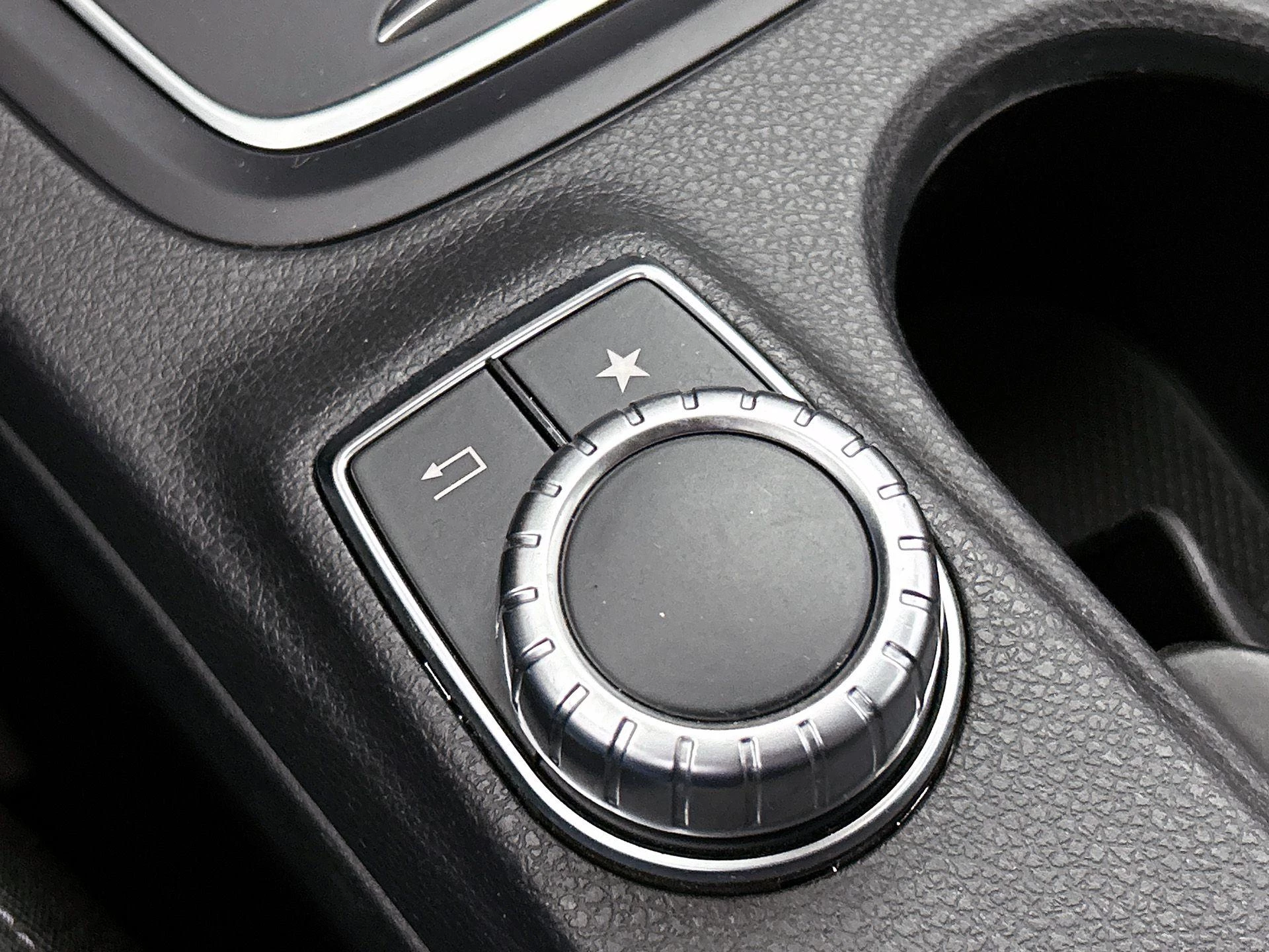 Mercedes-Benz-B-Klasse-image-28