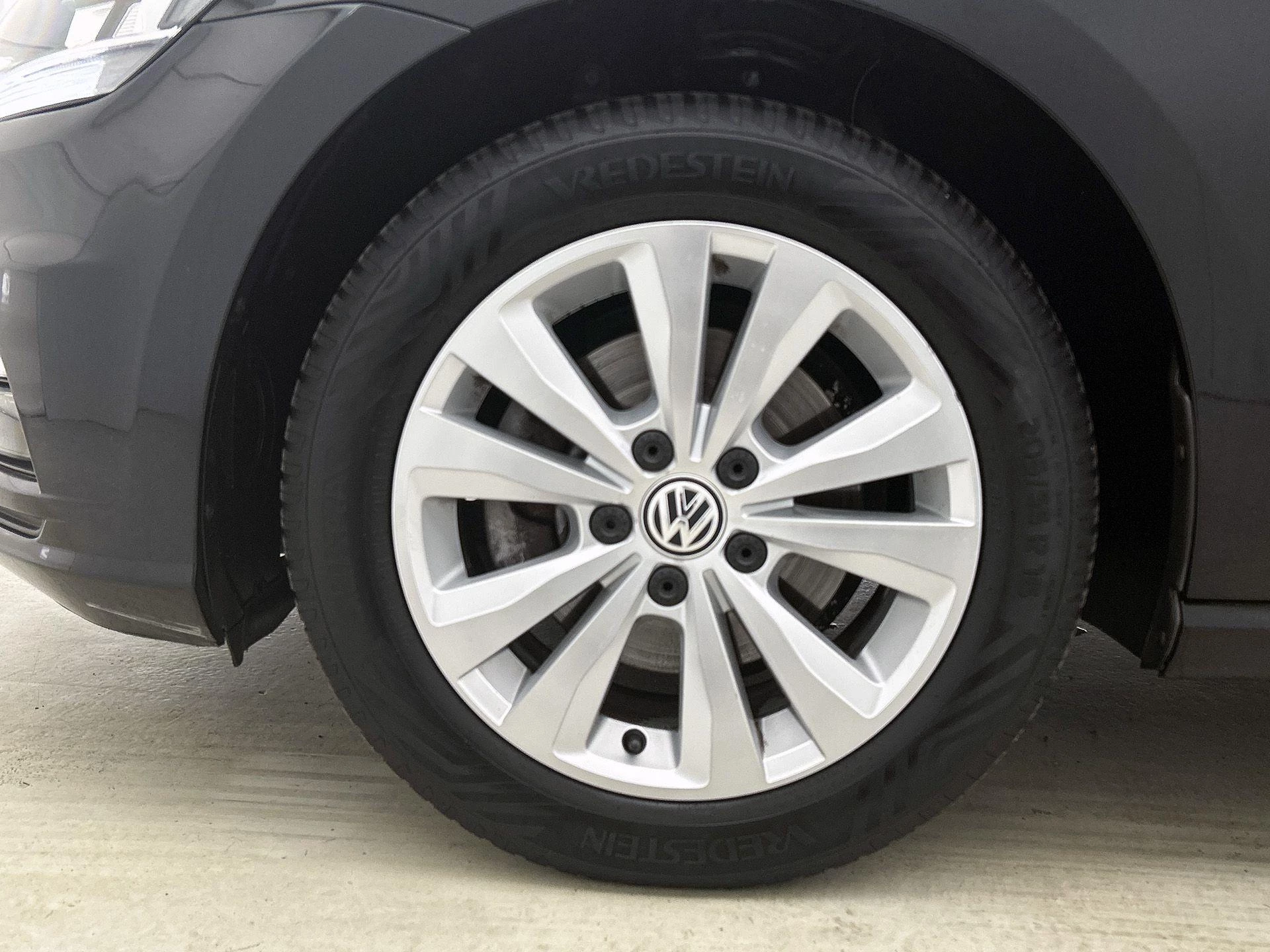 Volkswagen-Golf-image-29