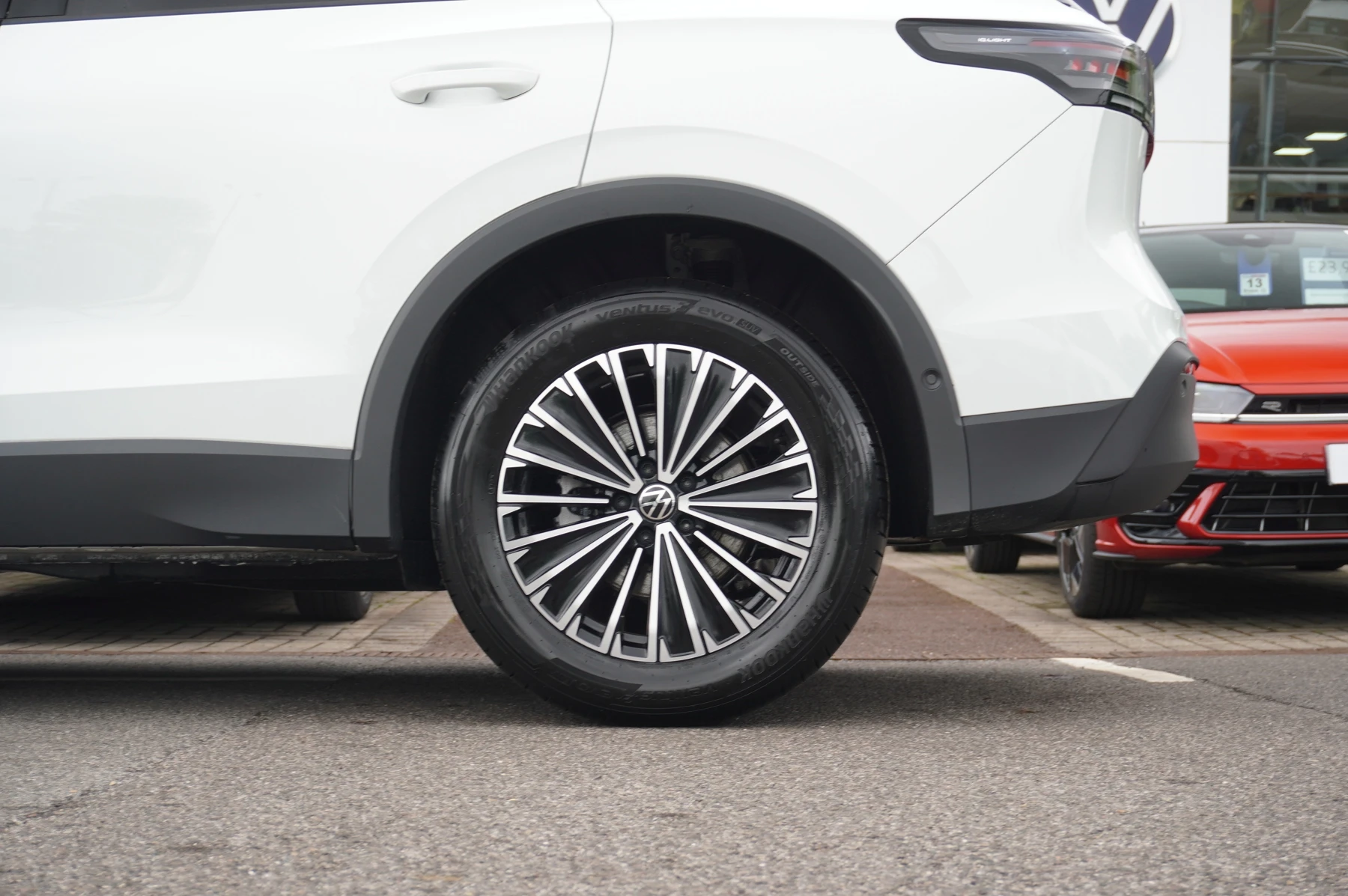 Volkswagen-Tiguan-image-28