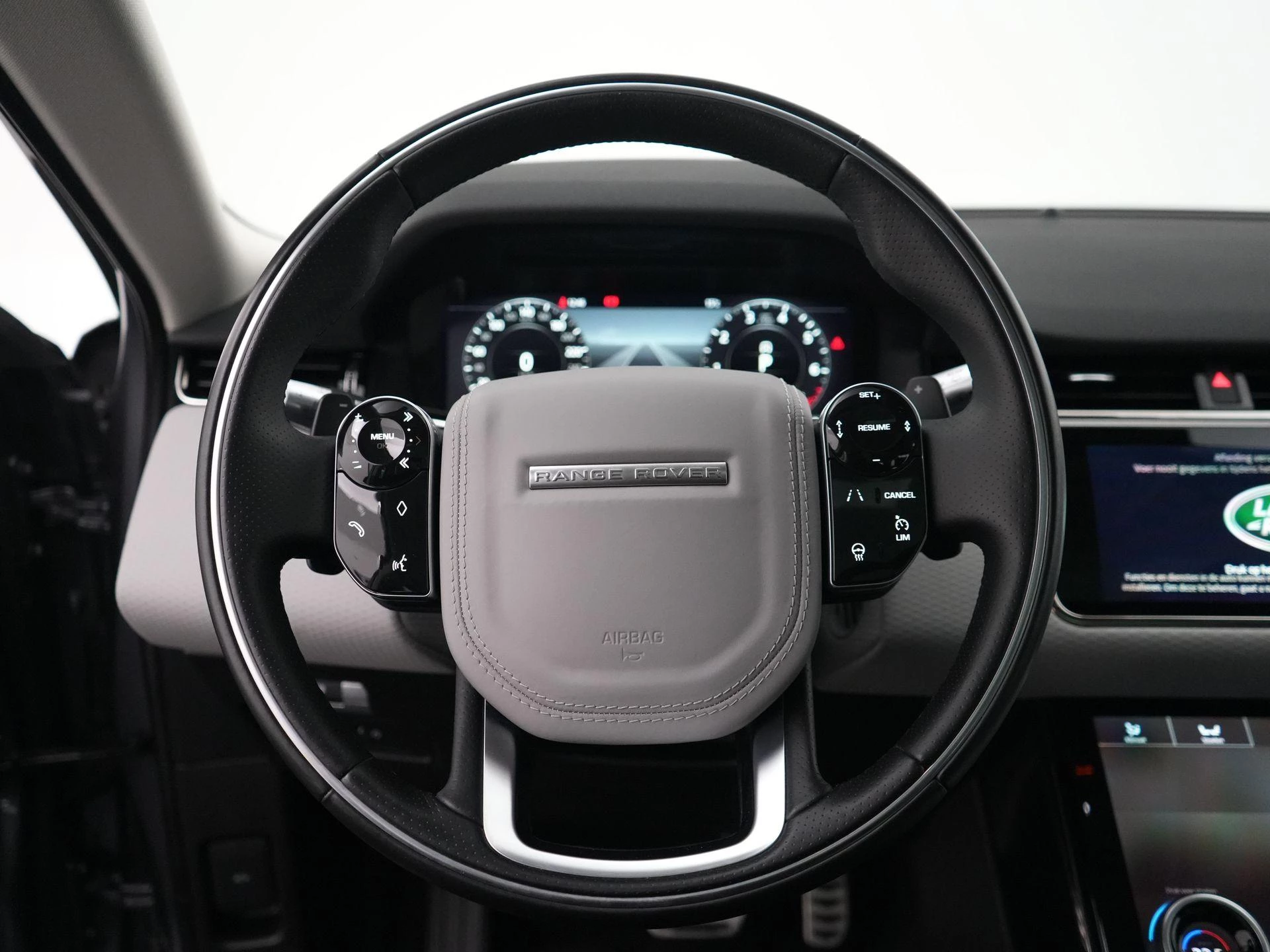 Land Rover-Range Rover Evoque-image-9