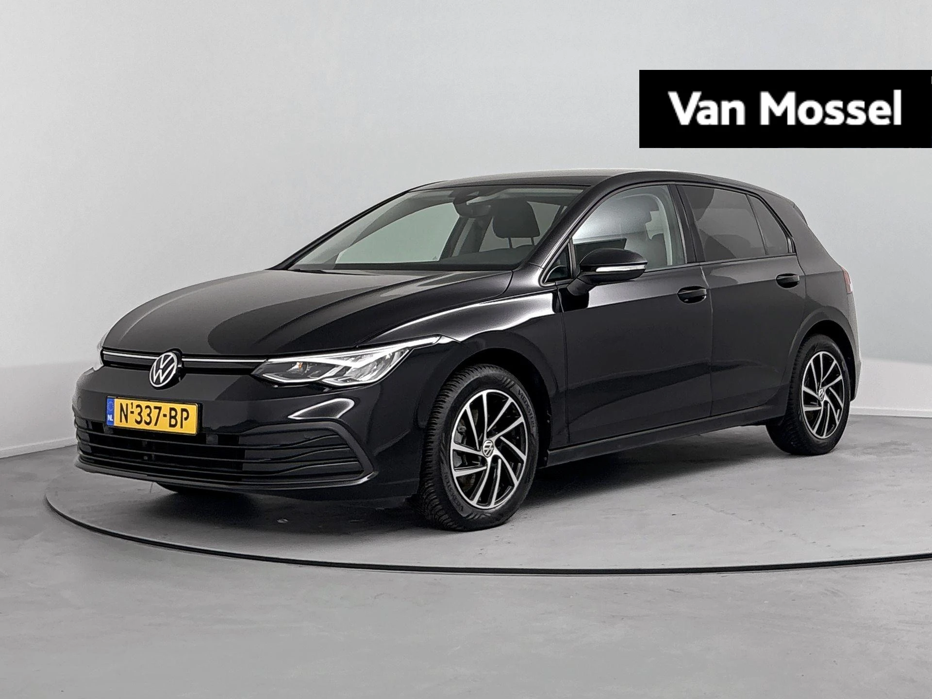 Volkswagen-Golf-image-0
