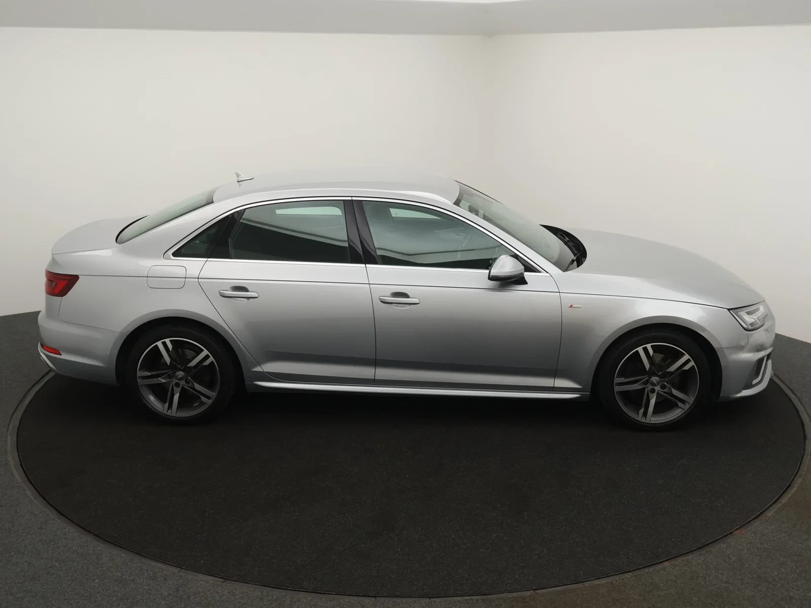 Audi A4 Sedan 35TFSI Sport *VIRTUAL COCKPIT*CRUISE CONTROL*NAVI*BLTH*PDC*DAB RADIO*...*