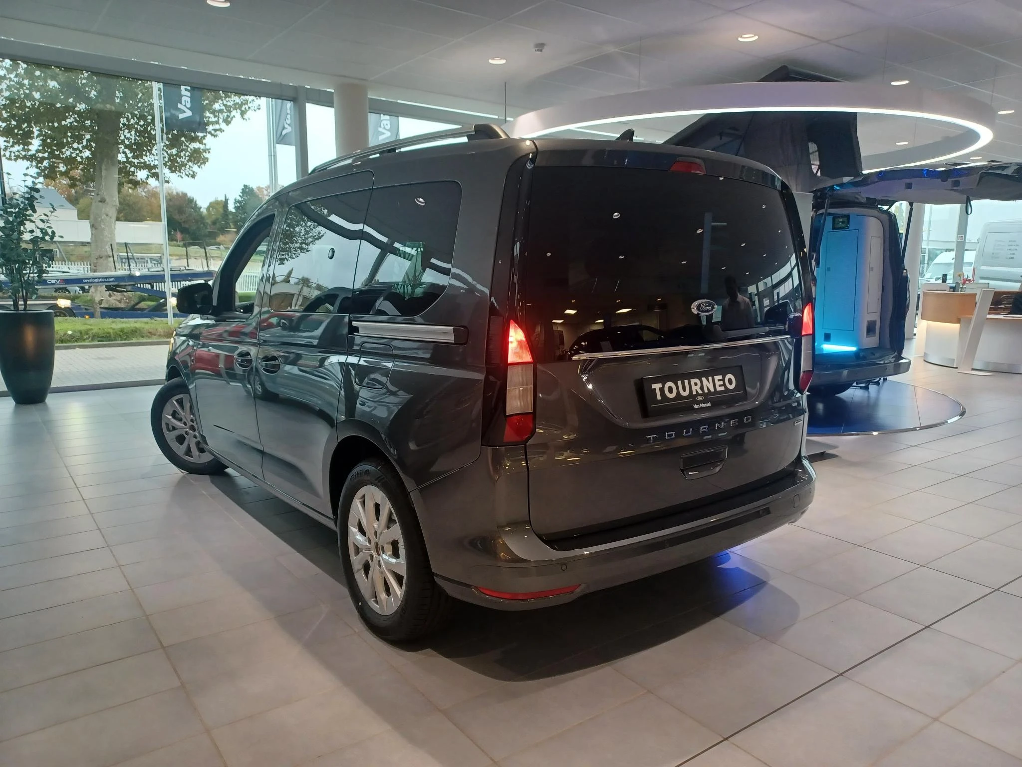 Ford-Tourneo Connect-image-3