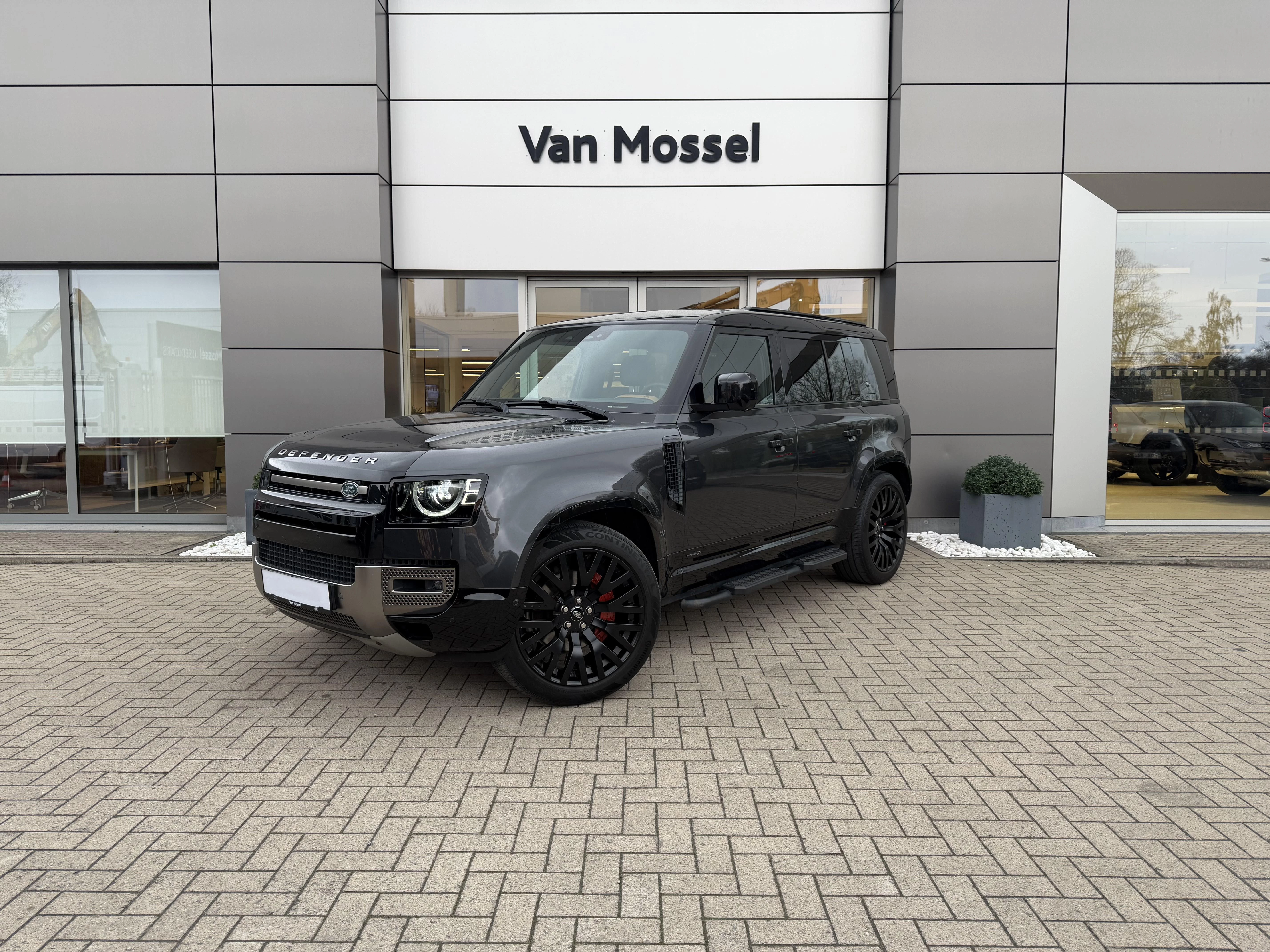 Land Rover-Defender-image-0