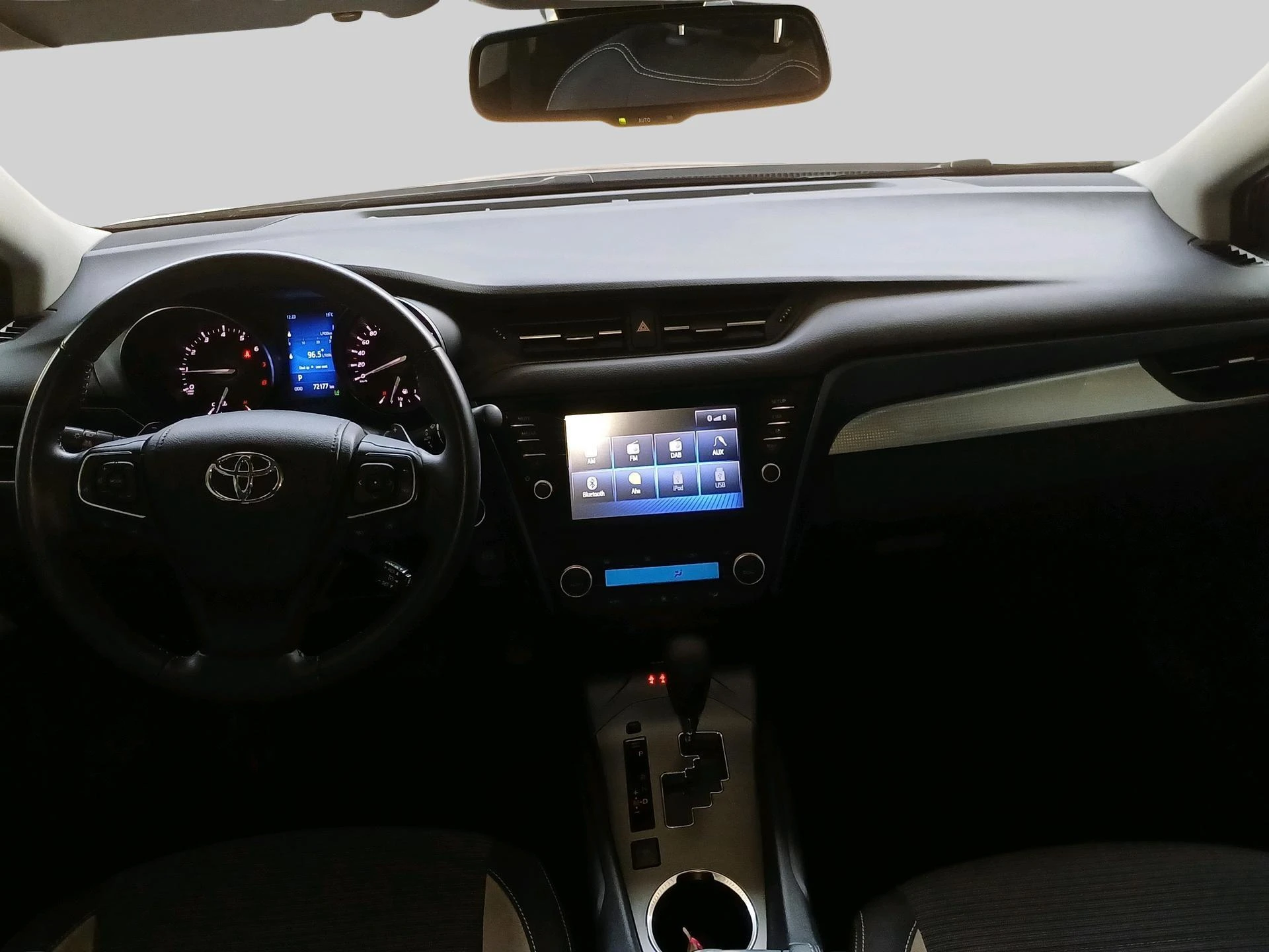 Toyota-Avensis-image-12