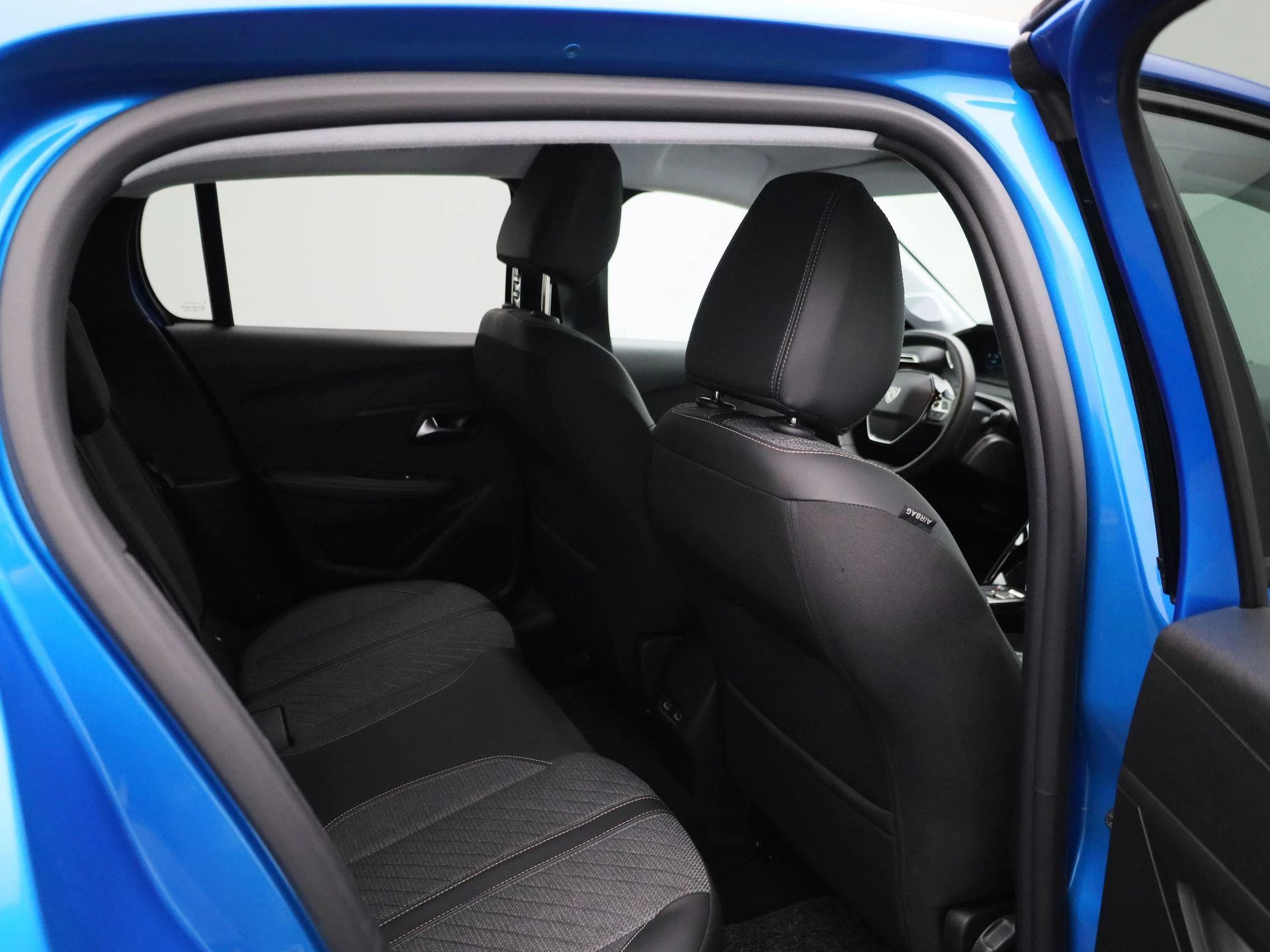 Peugeot-e-208-image-32