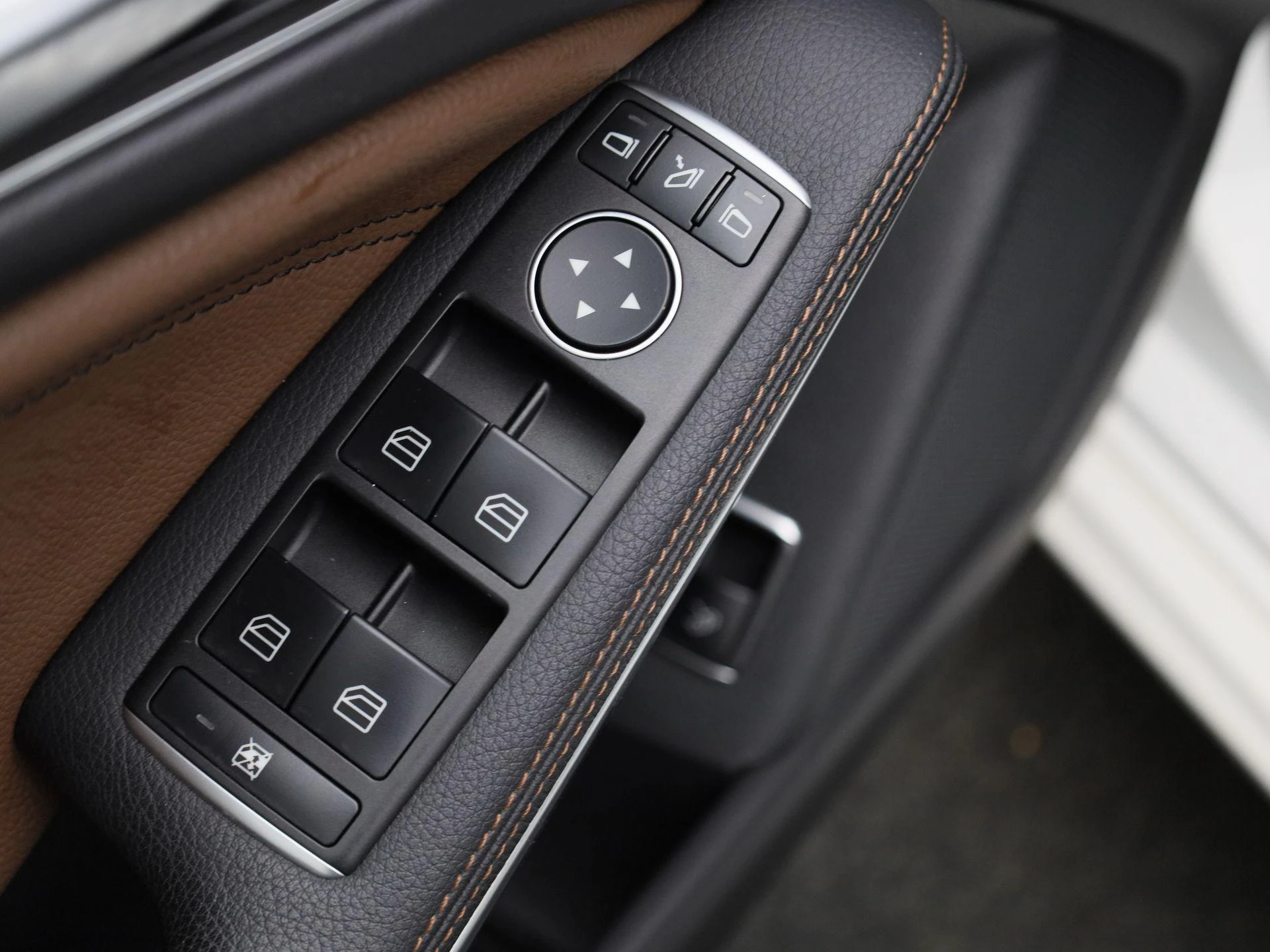 Mercedes-Benz-CLA-image-30