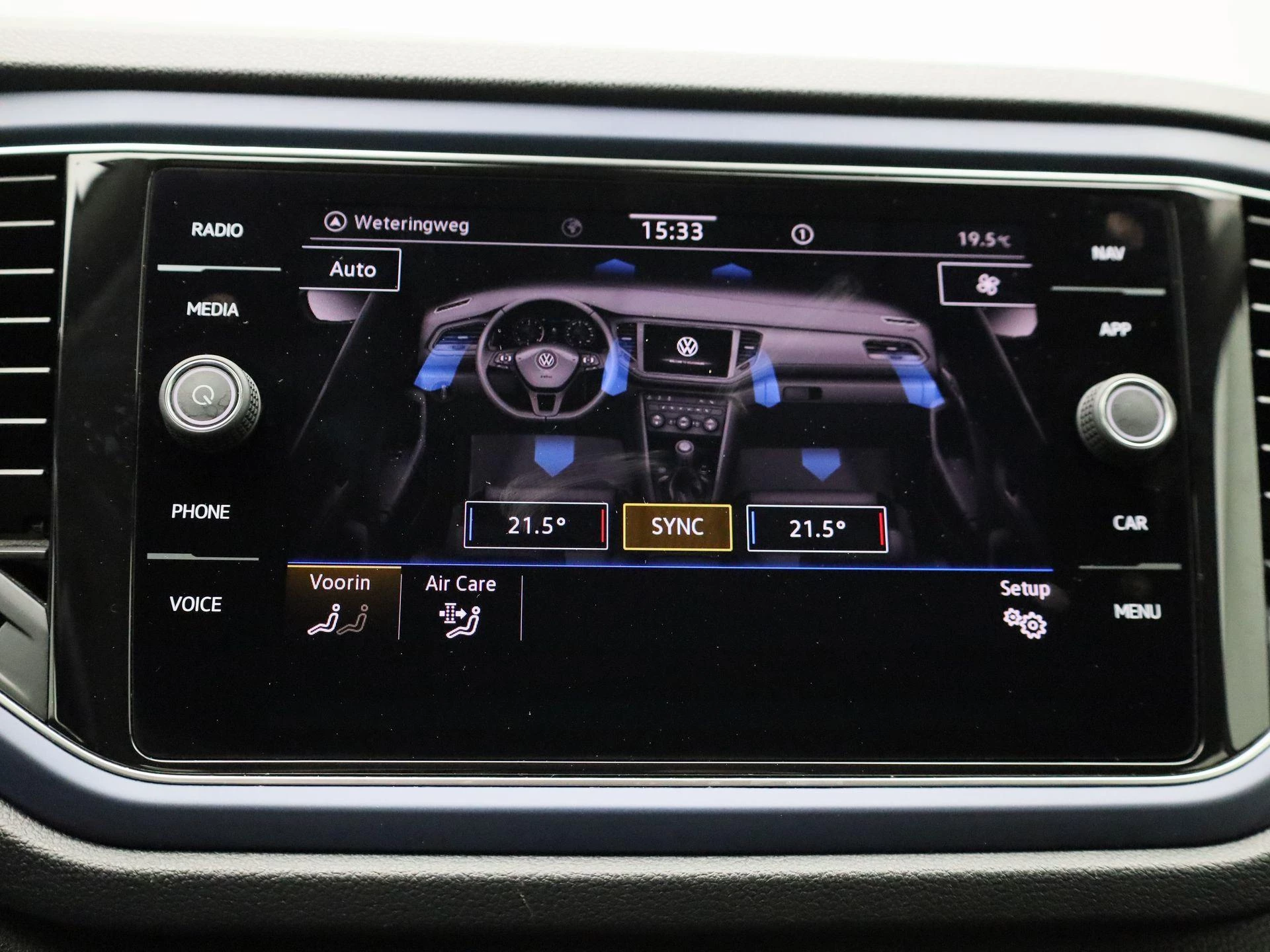 Volkswagen-T-Roc-image-26