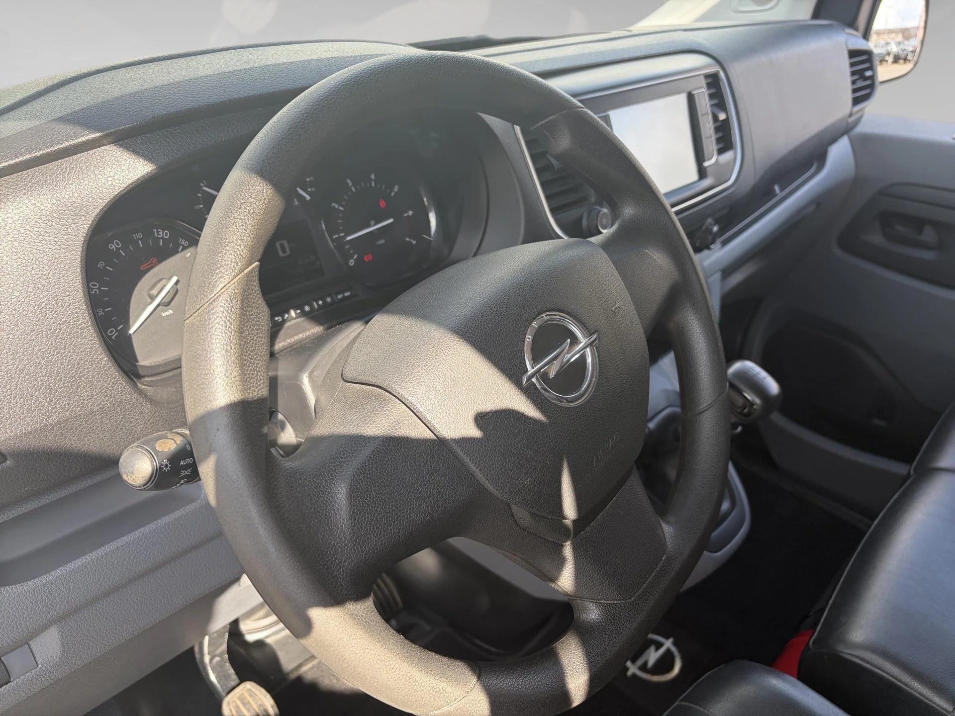 Opel-Vivaro-image-6