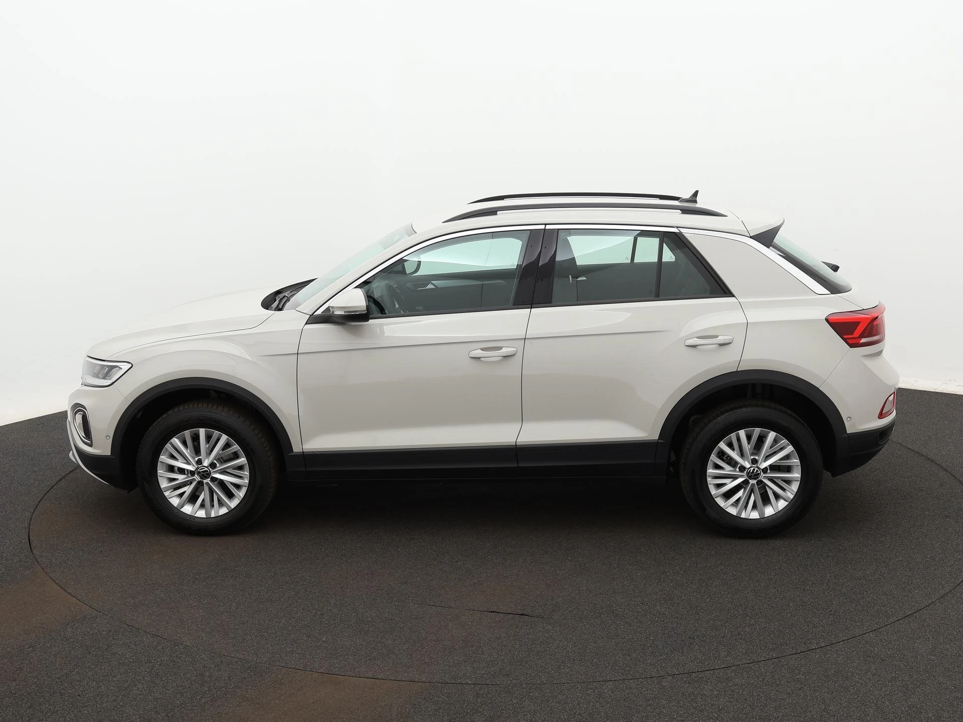 Volkswagen-T-Roc-image-1
