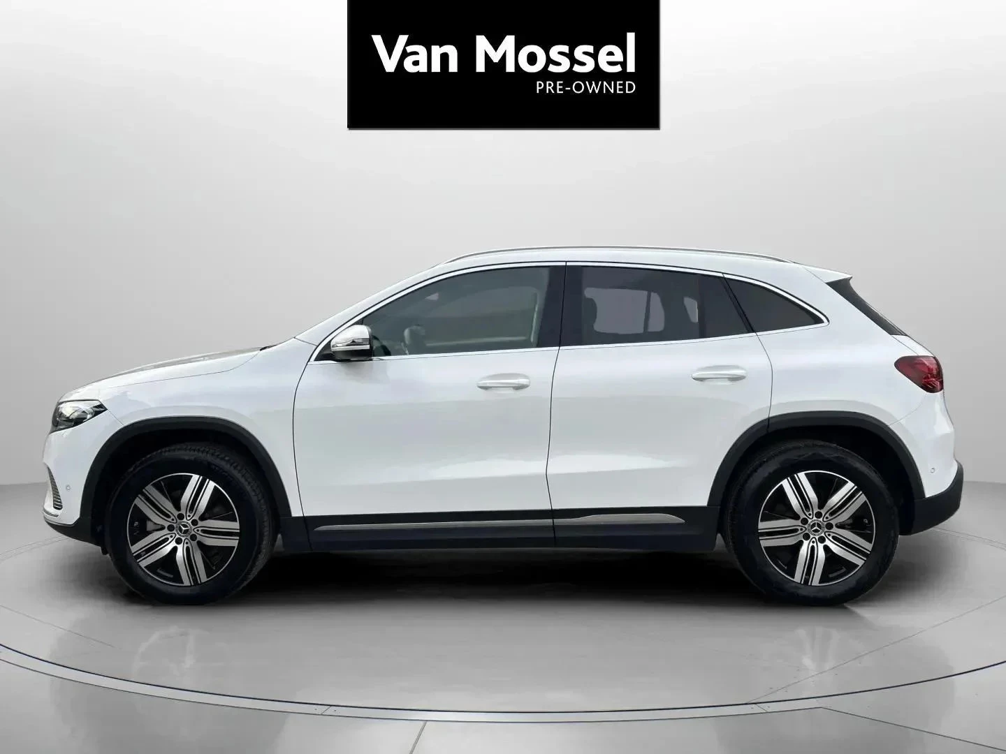 Mercedes-Benz-EQA-image-7