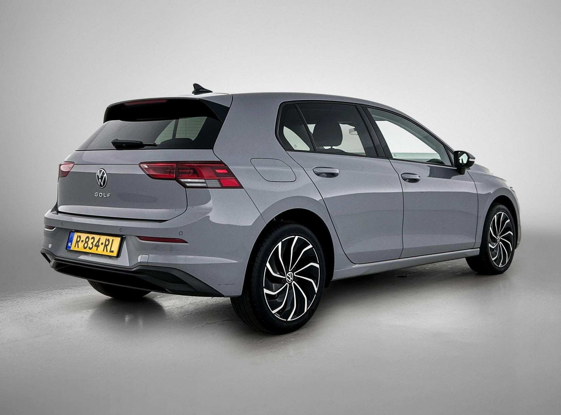Volkswagen-Golf-image-3