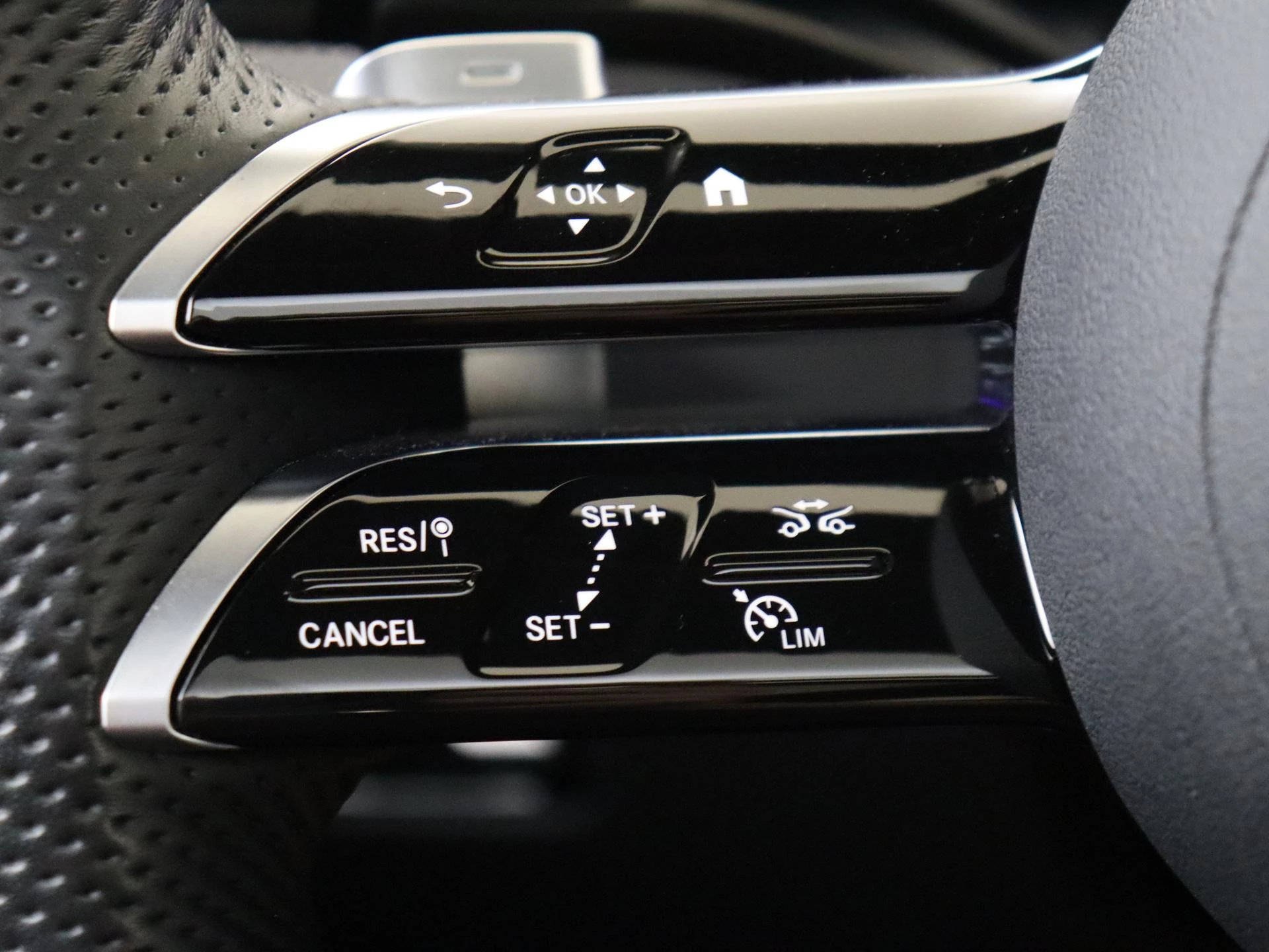 Mercedes-Benz-GLC-image-12