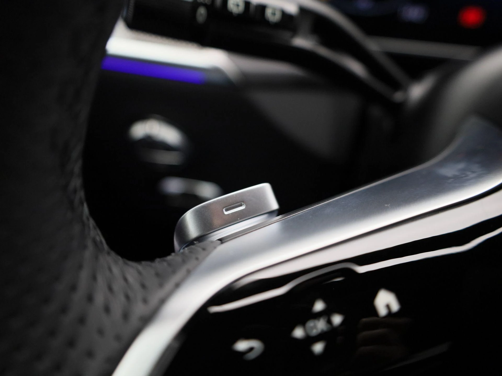 Mercedes-Benz-GLC-image-24