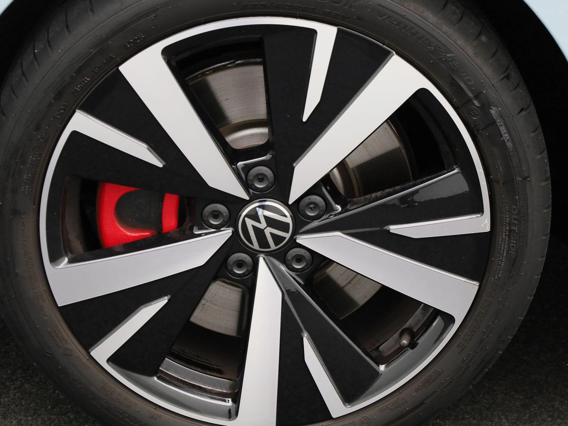 Volkswagen-Golf-image-13