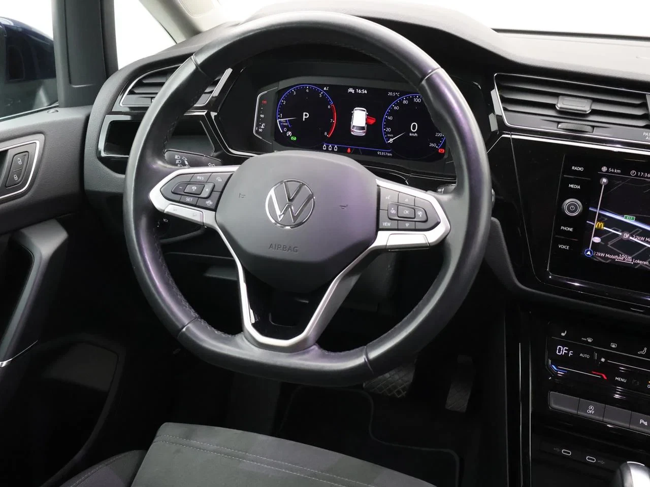 Volkswagen-Touran-image-10