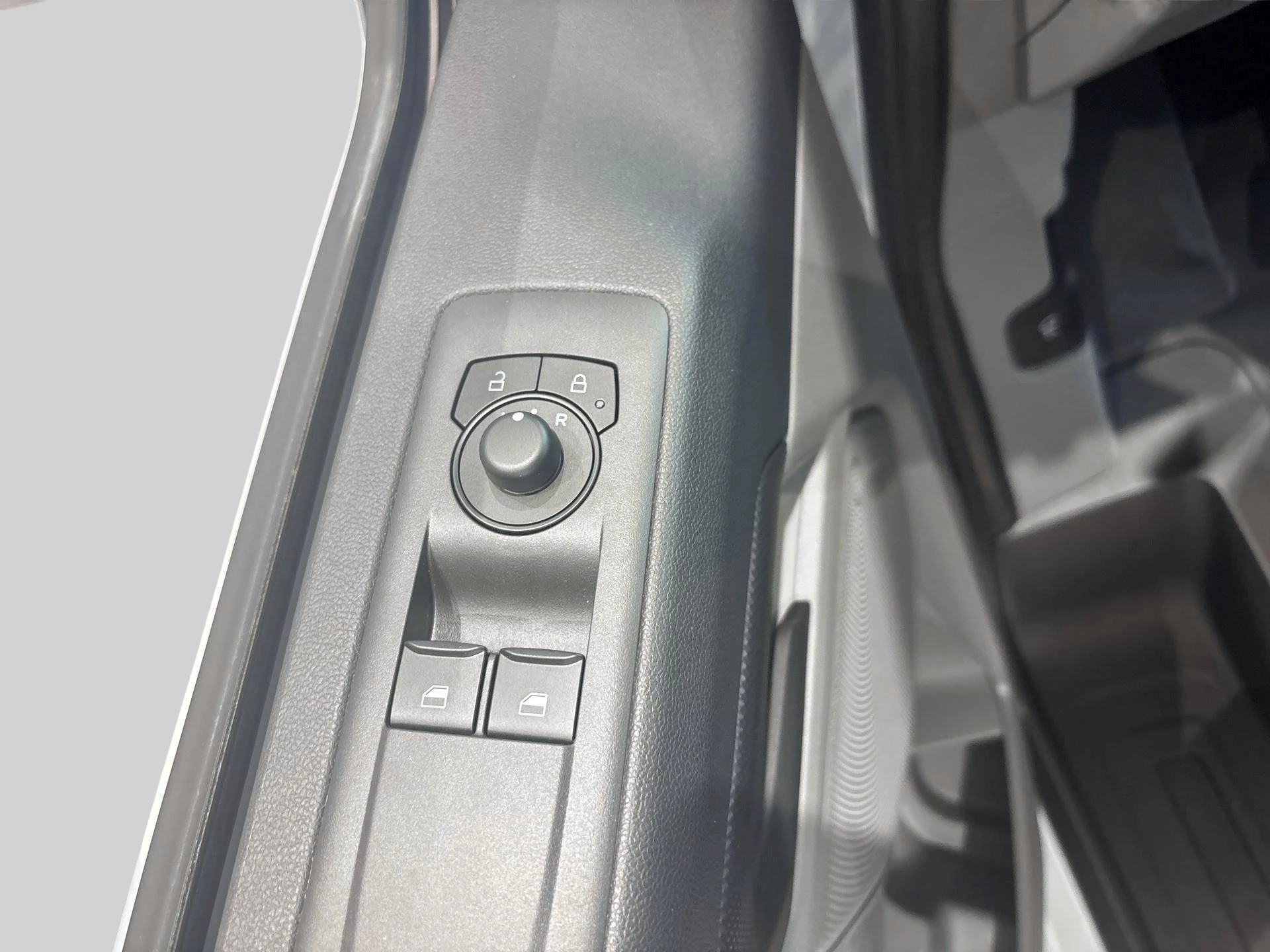Ford-E-Transit Custom-image-17