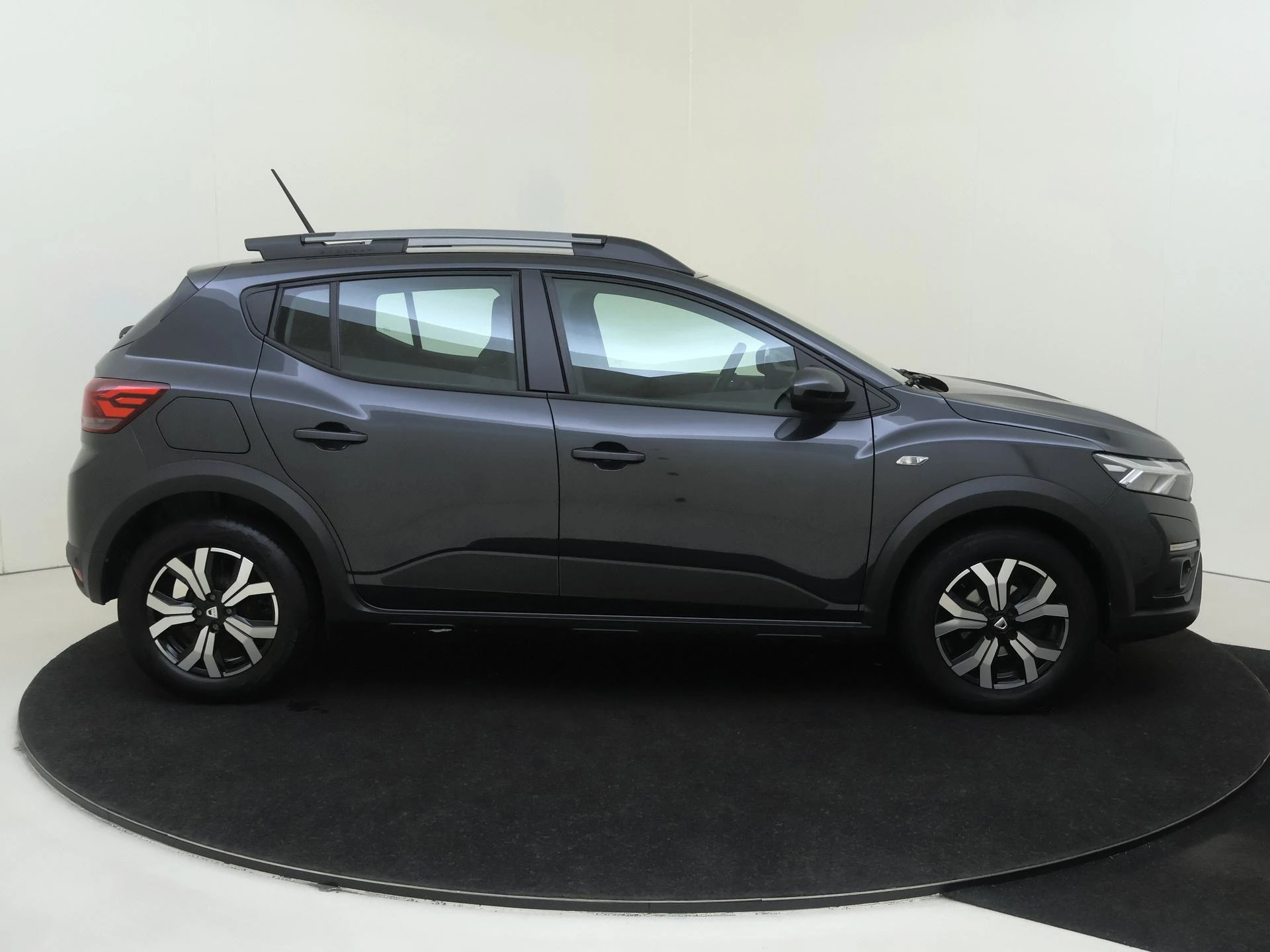 Dacia-Sandero Stepway-image-8