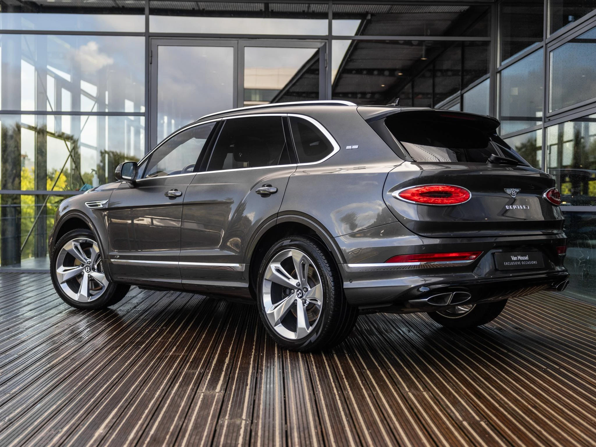Bentley-Bentayga-image-3