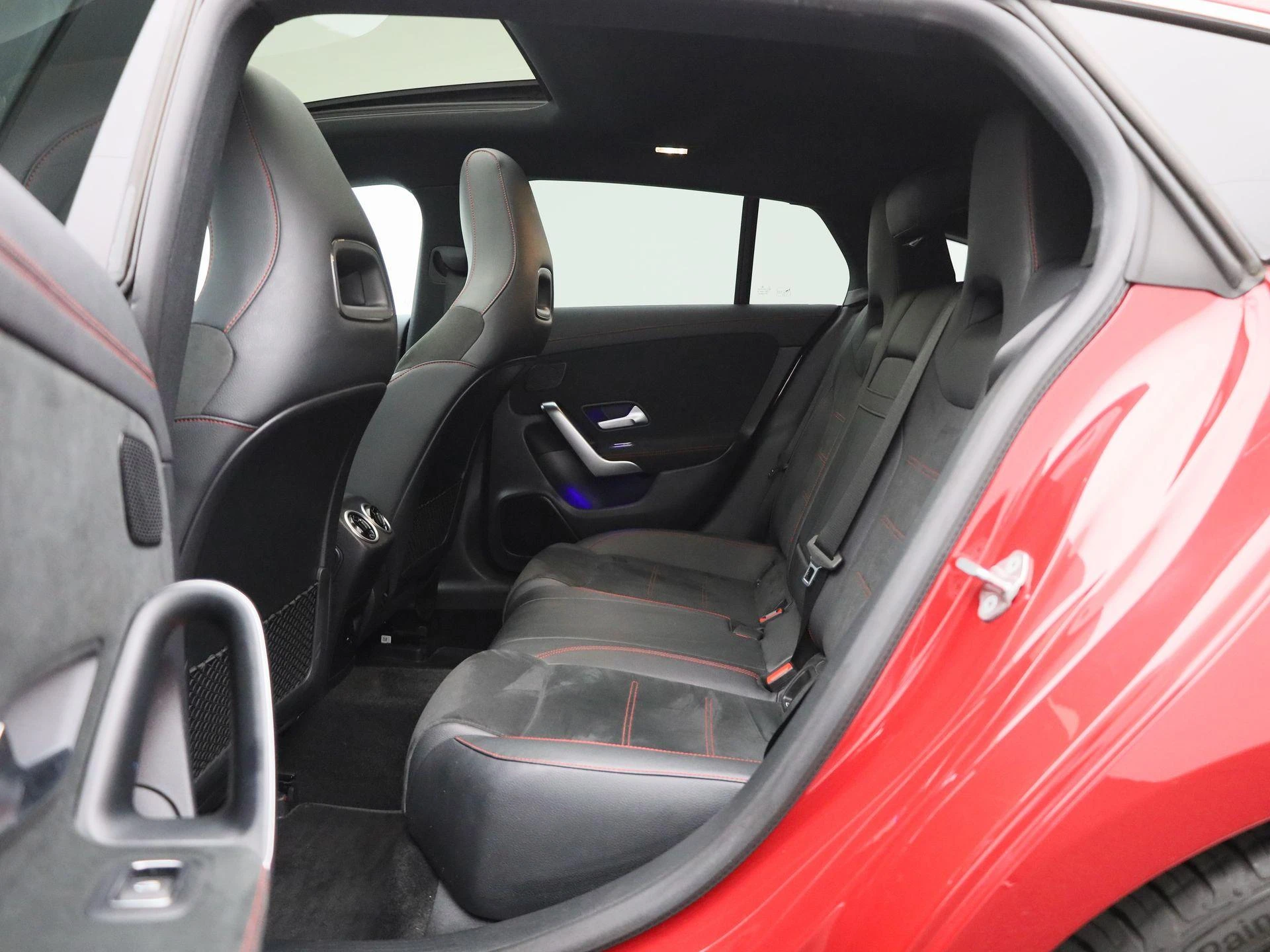 Mercedes-Benz CLA 180 d AMG Line Shooting Brake + CARPLAY + PANO DAK + TREKHAAK + MEMORY SEATS +