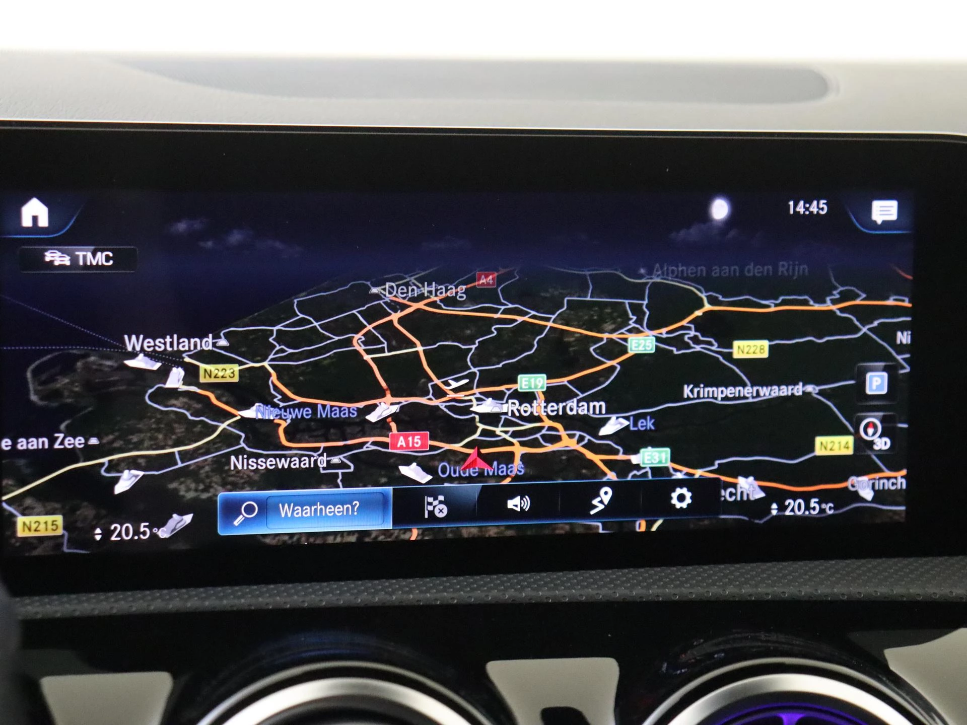 Mercedes-Benz-CLA-image-16