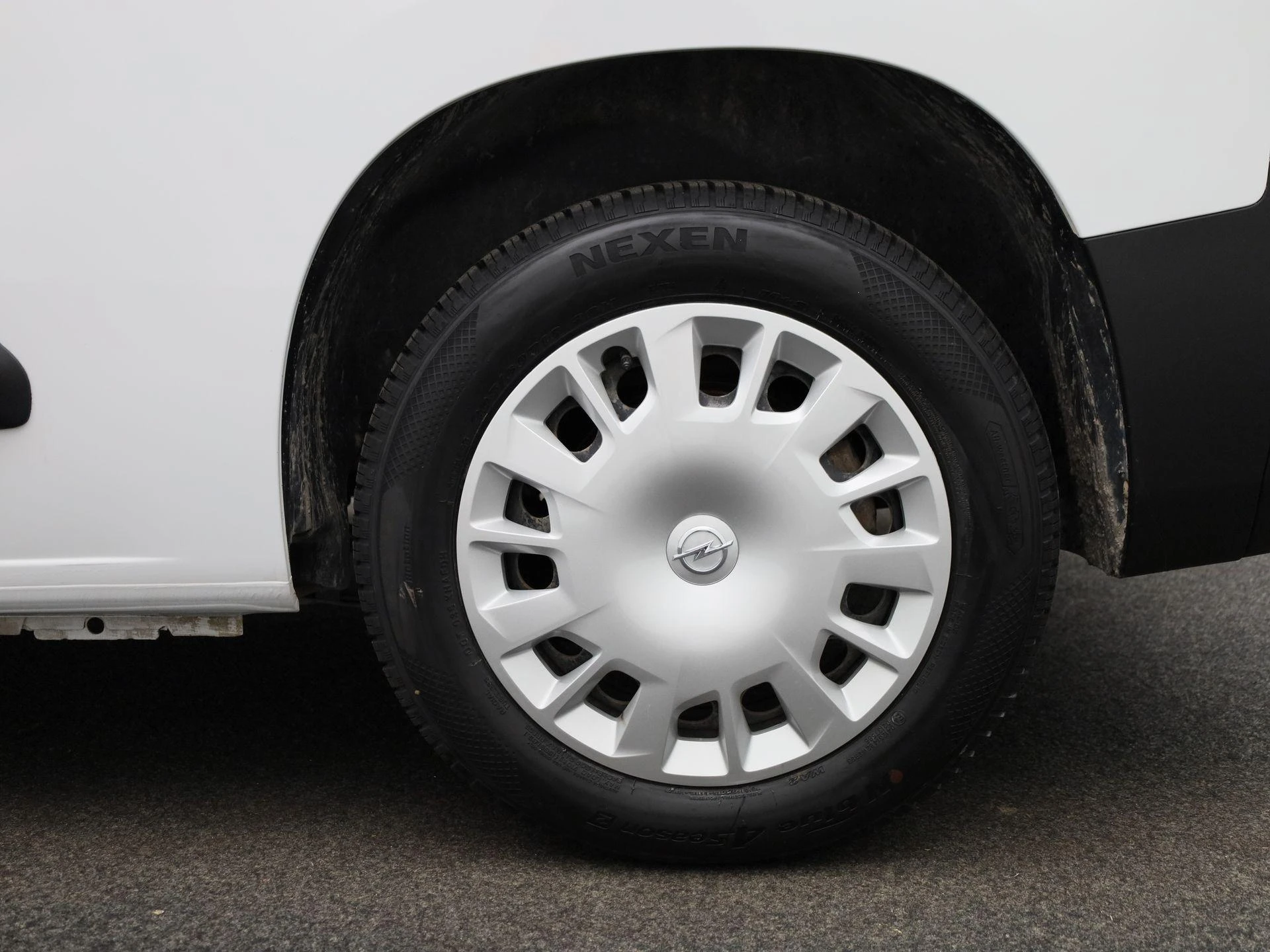 Opel-Combo Life-image-12