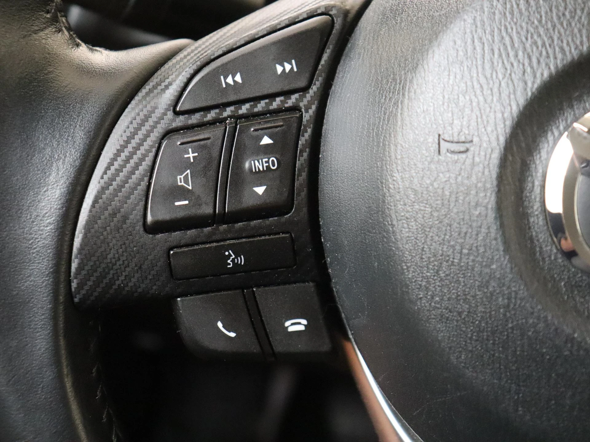 Mazda-2-image-12