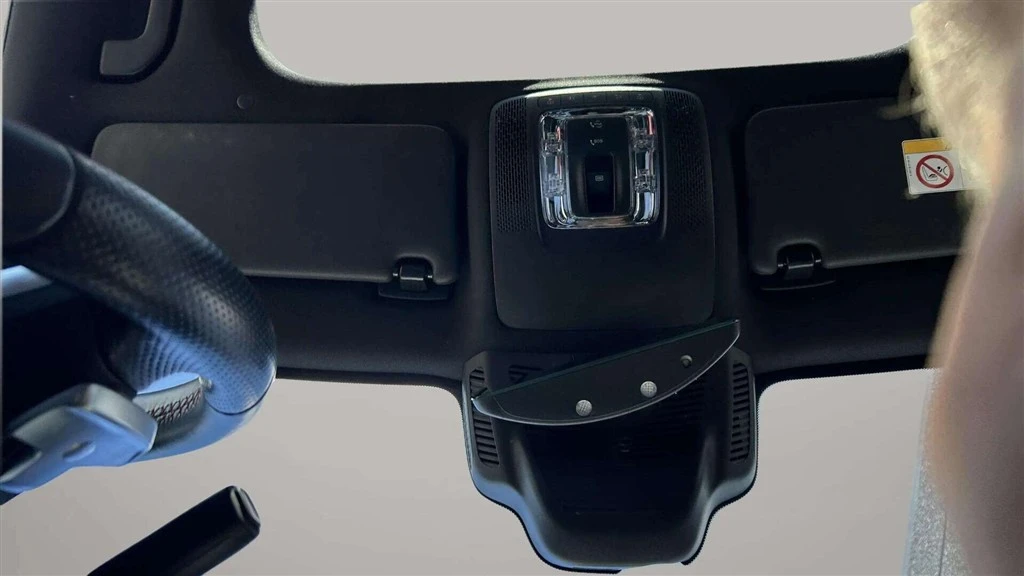 Mercedes-Benz-EQB-image-9