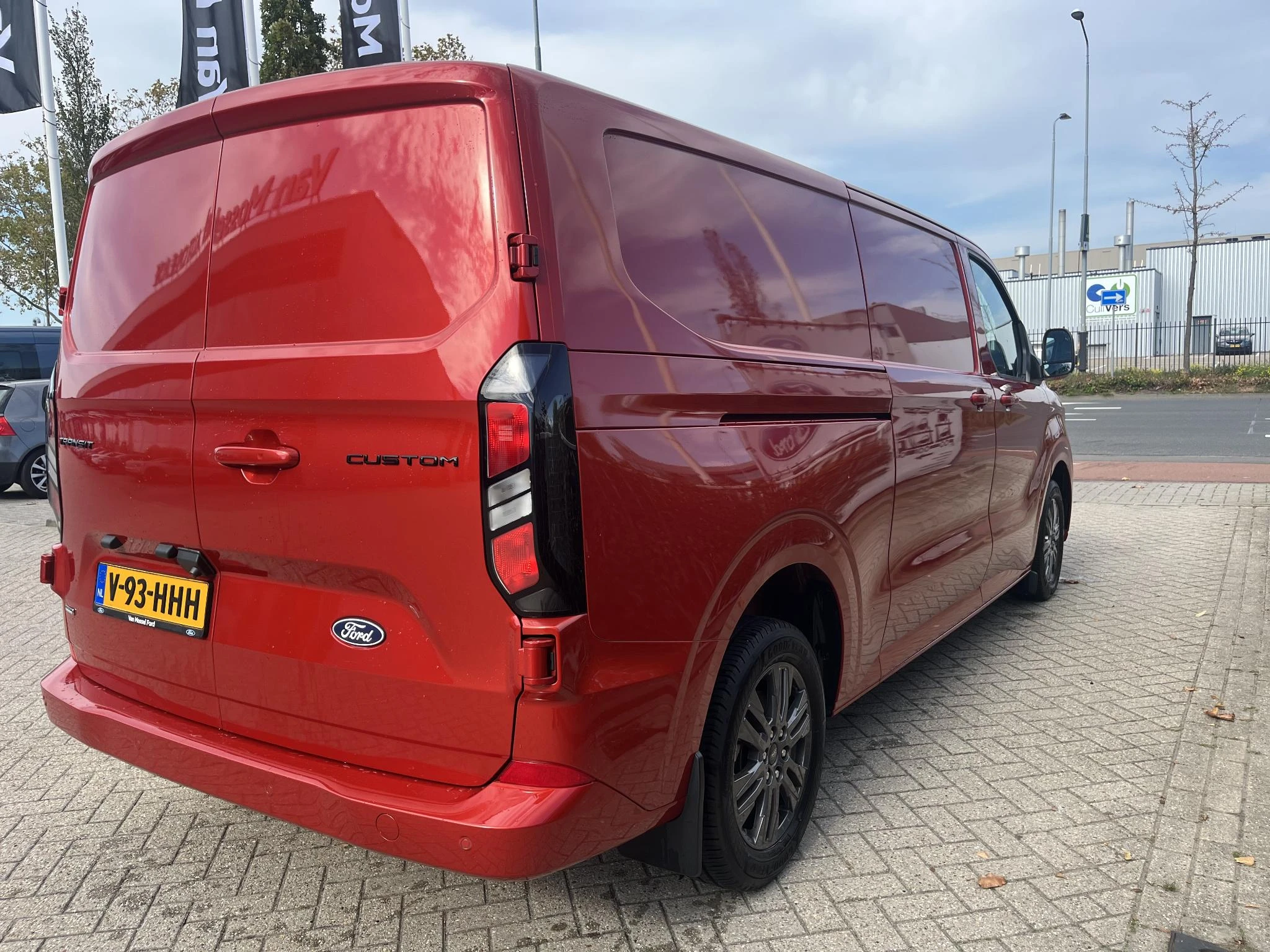Ford-Transit Custom-image-3