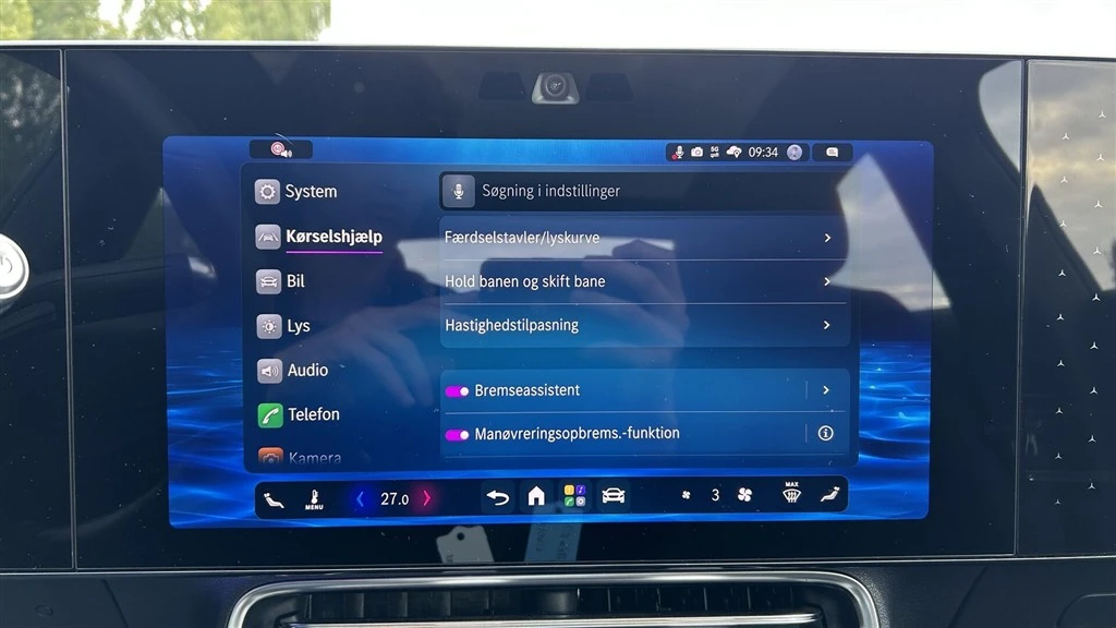 Mercedes-Benz-CLA-image-18