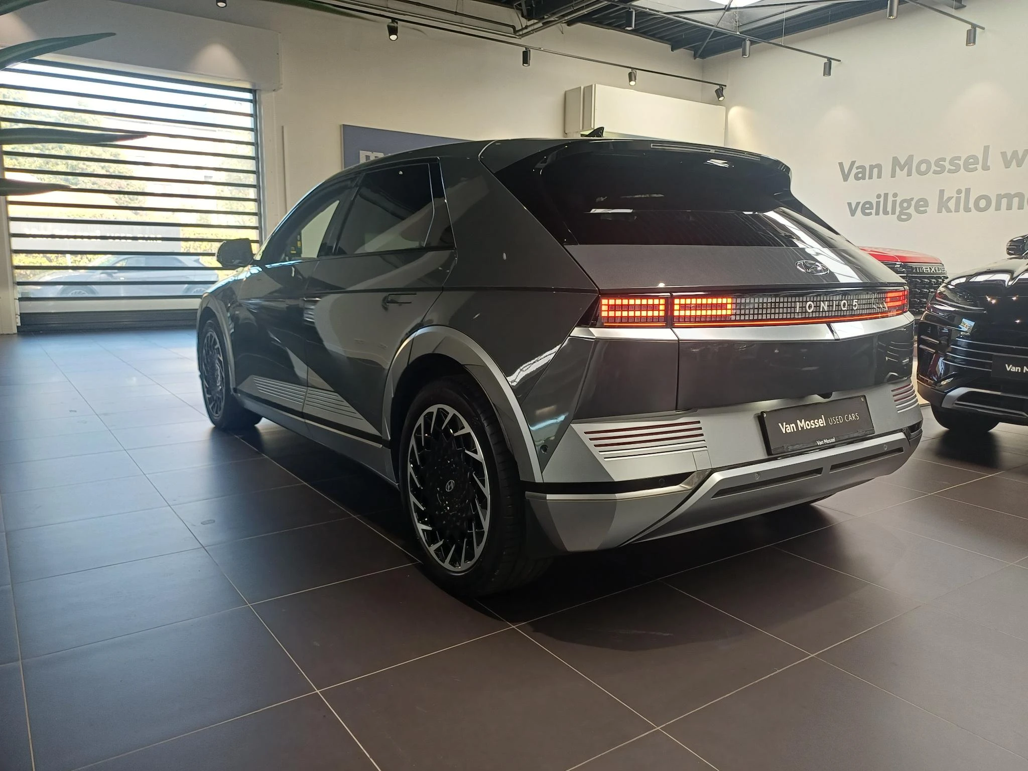 Hyundai-IONIQ 5-image-5