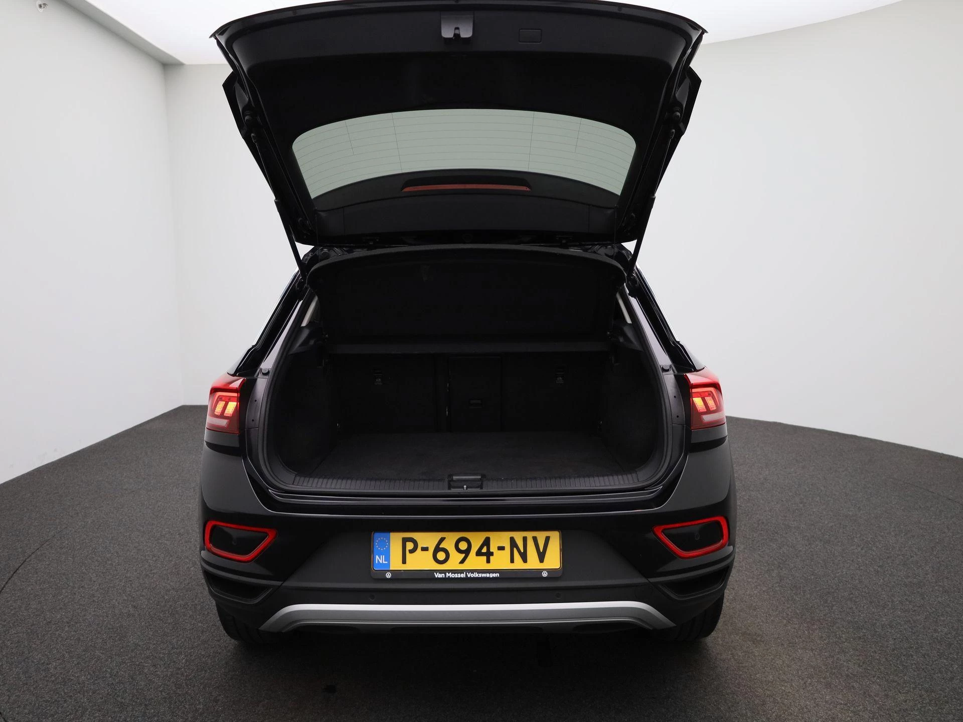 Volkswagen-T-Roc-image-10