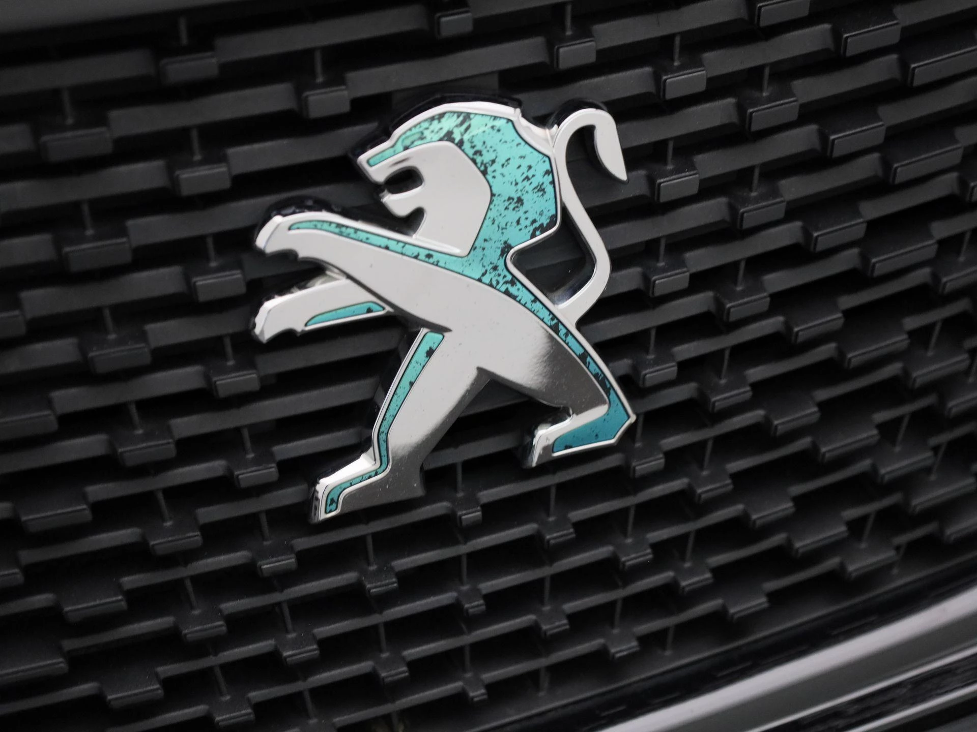 Peugeot-e-2008-image-35
