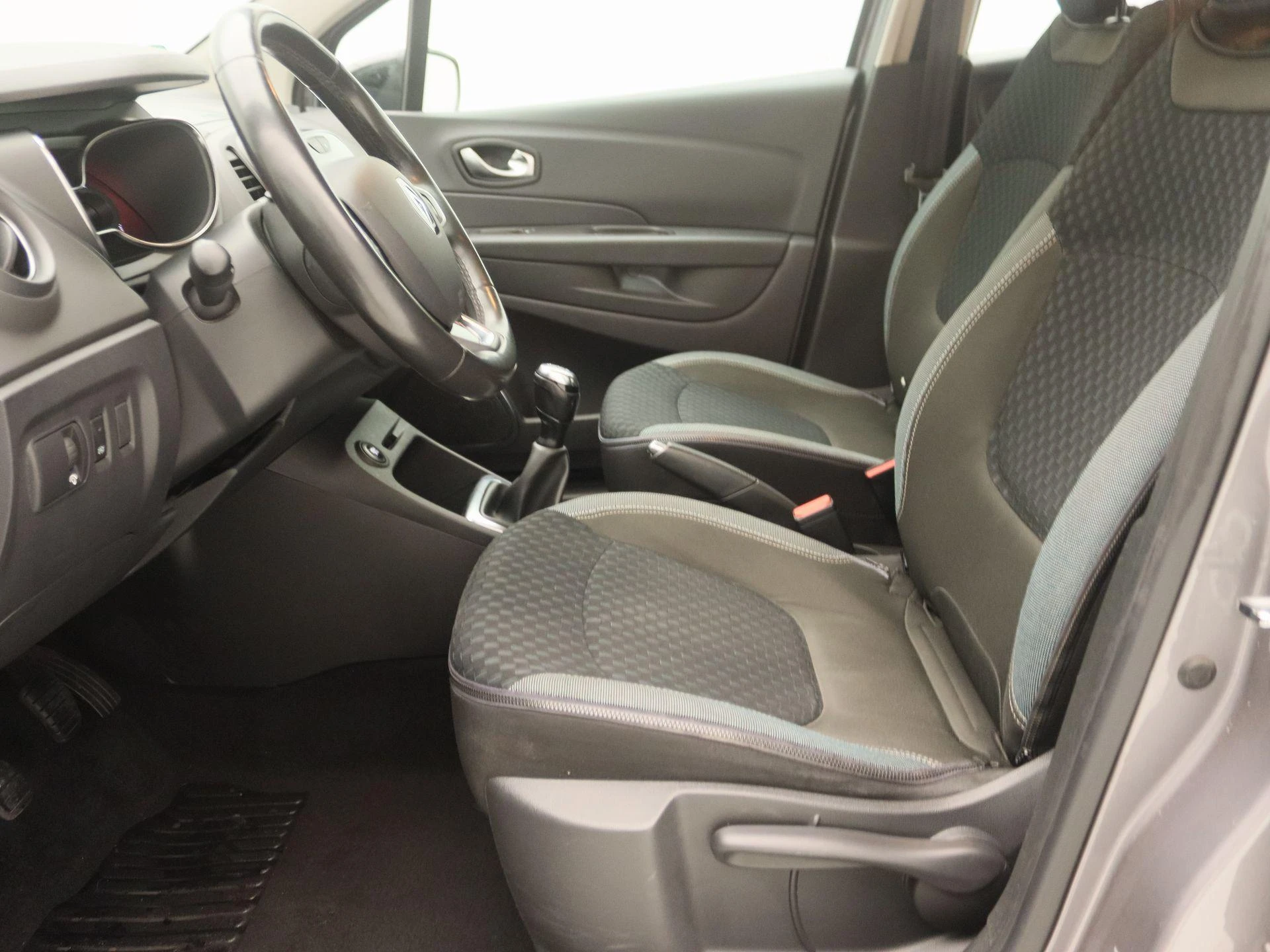 Renault-Captur-image-11