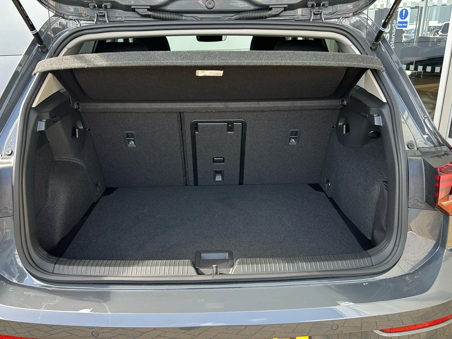 Volkswagen-Golf-image-14