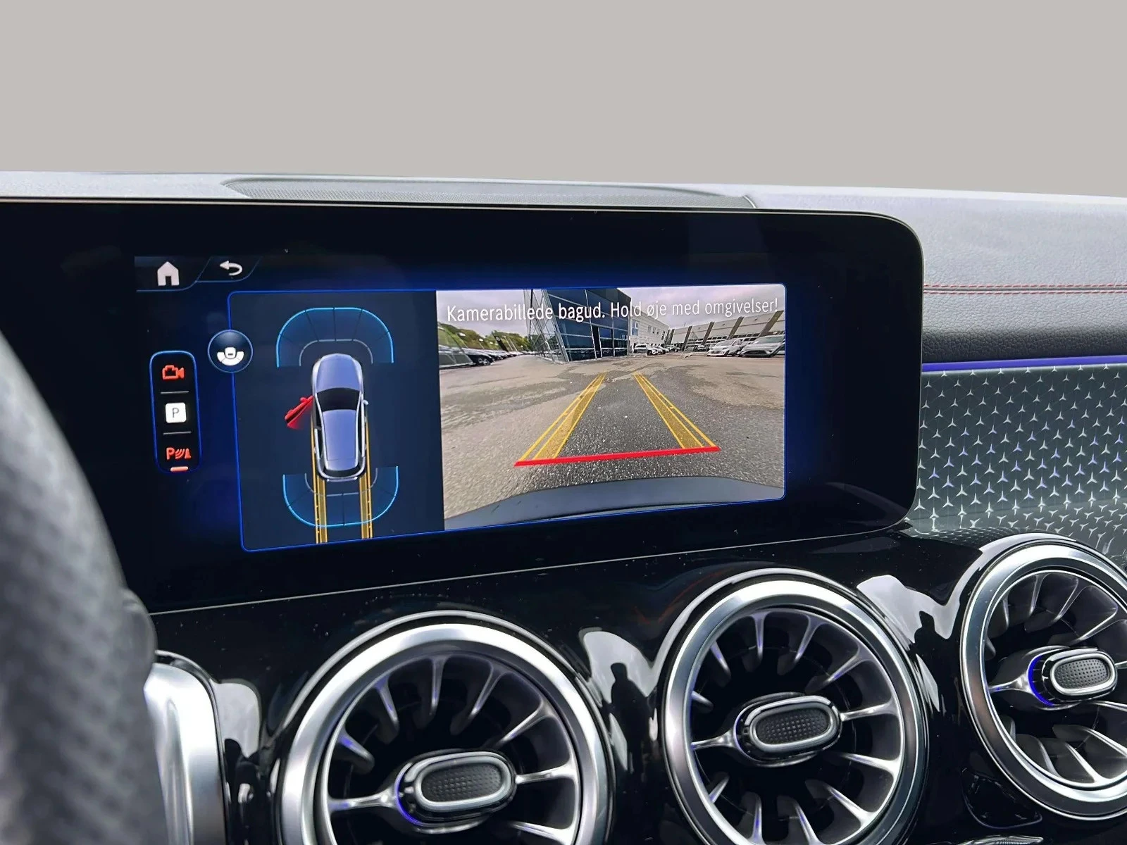 Mercedes-Benz-EQB-image-19