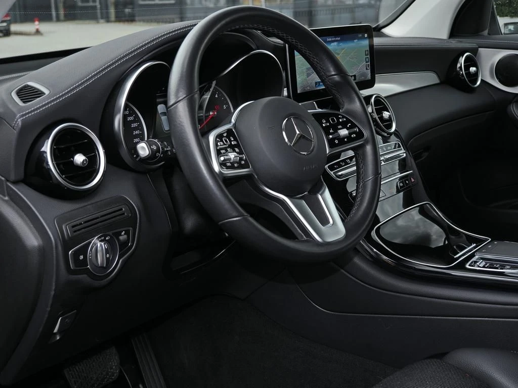 Mercedes-Benz-GLC 300 de-image-9