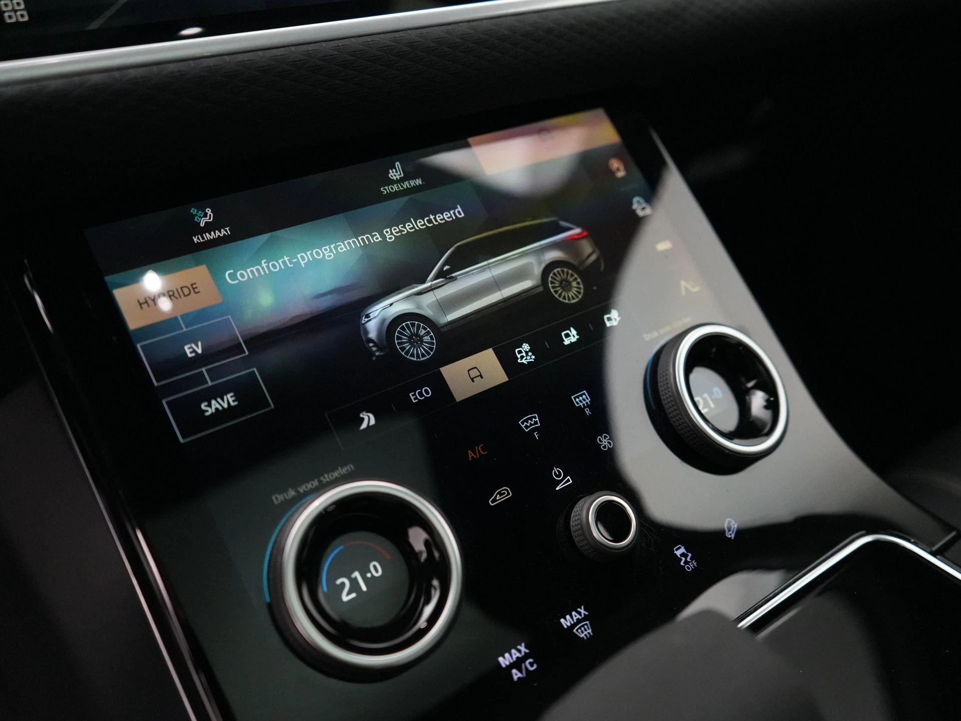 Land Rover-Range Rover Velar-image-21