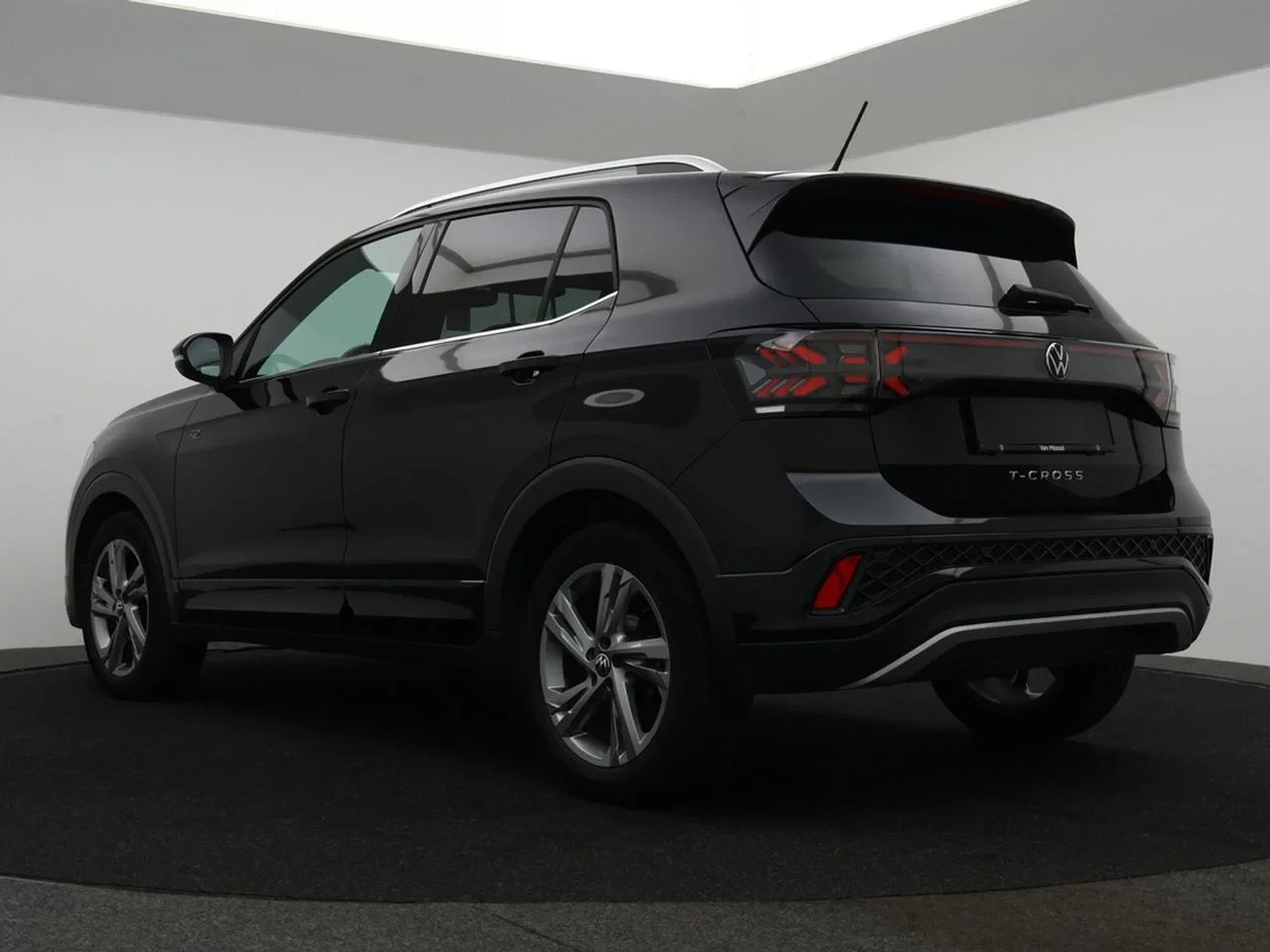 Volkswagen-T-Cross-image-2