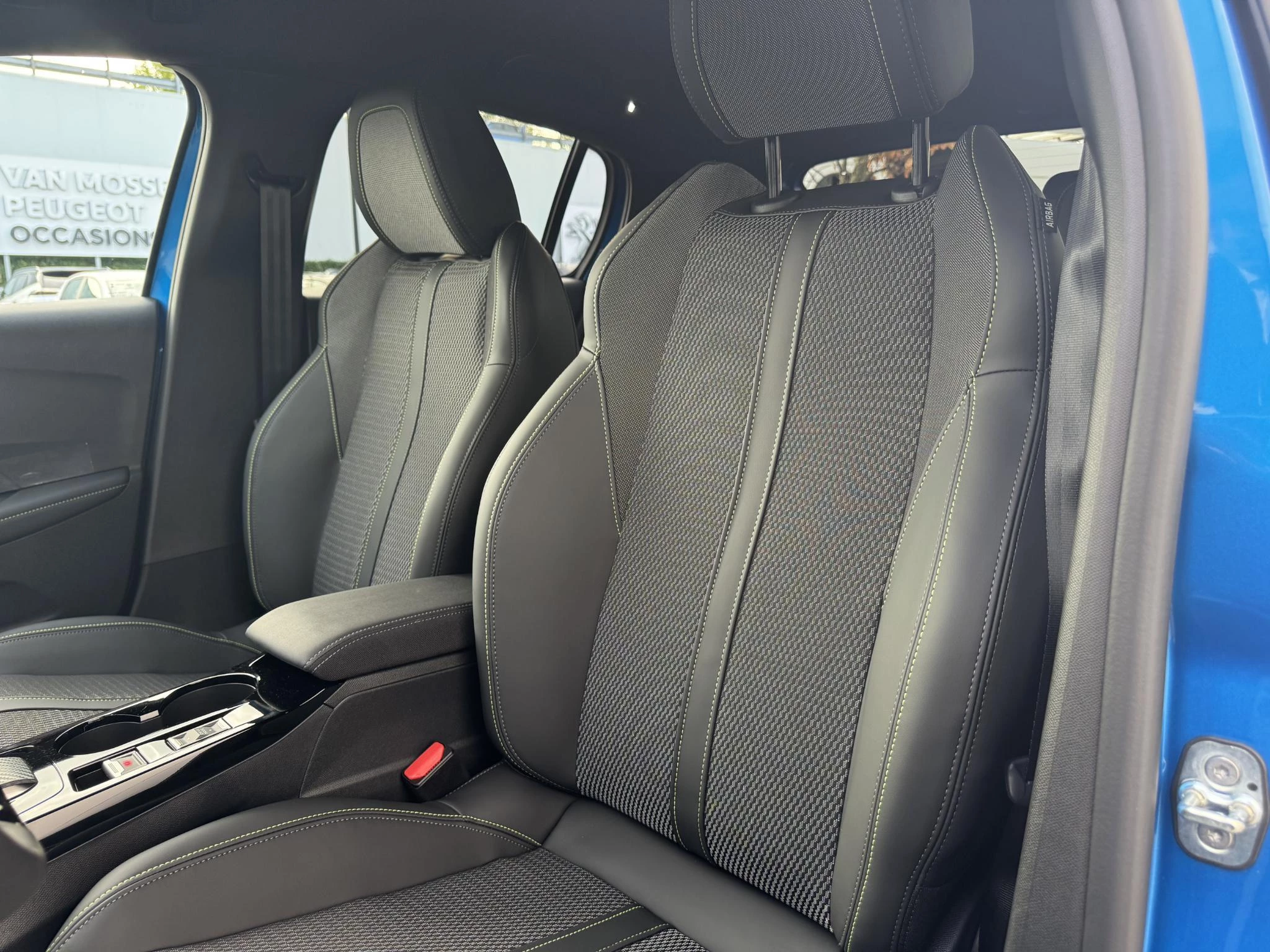 Peugeot-208-image-14