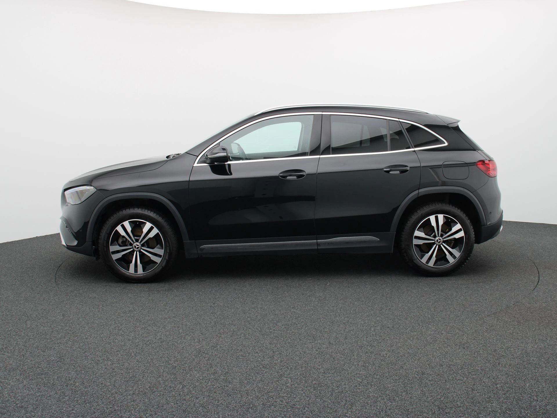 Mercedes-Benz GLA 250 e Business Line + TREKHAAK + CARPLAY + LED + CAMERA +