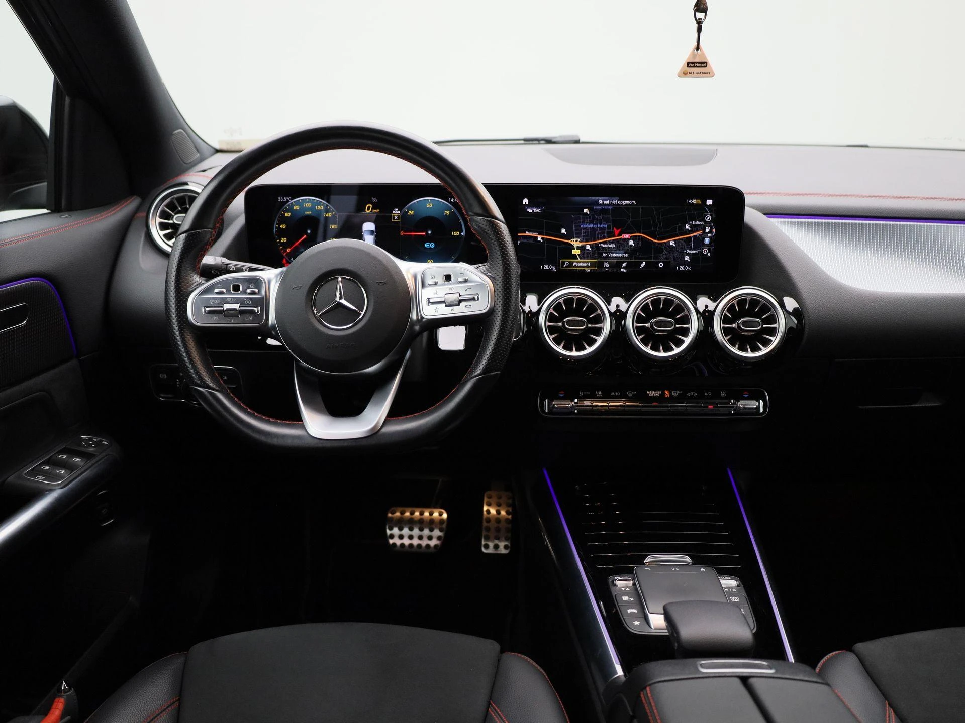Mercedes-Benz-EQA-image-6