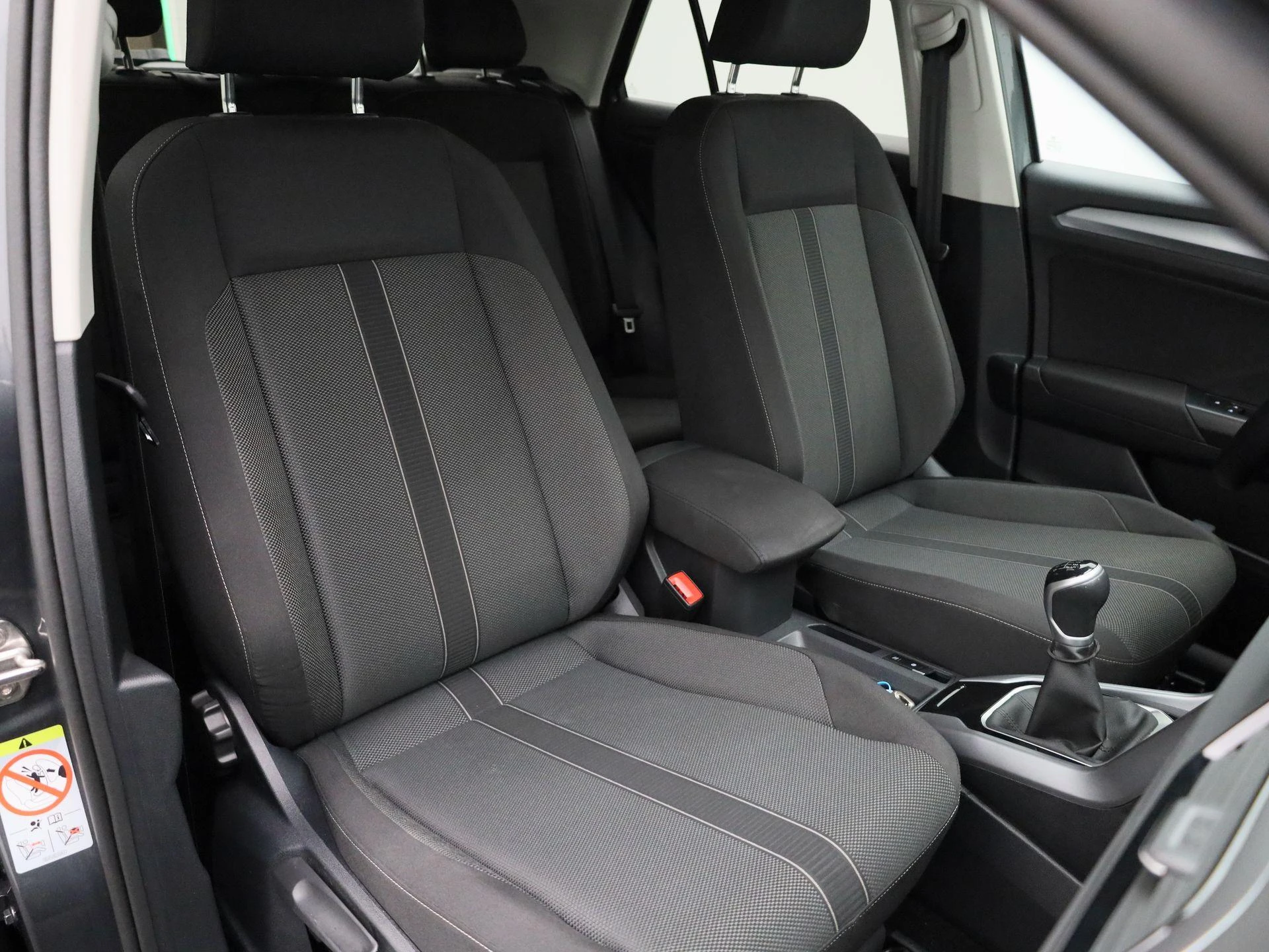 Volkswagen-T-Roc-image-36