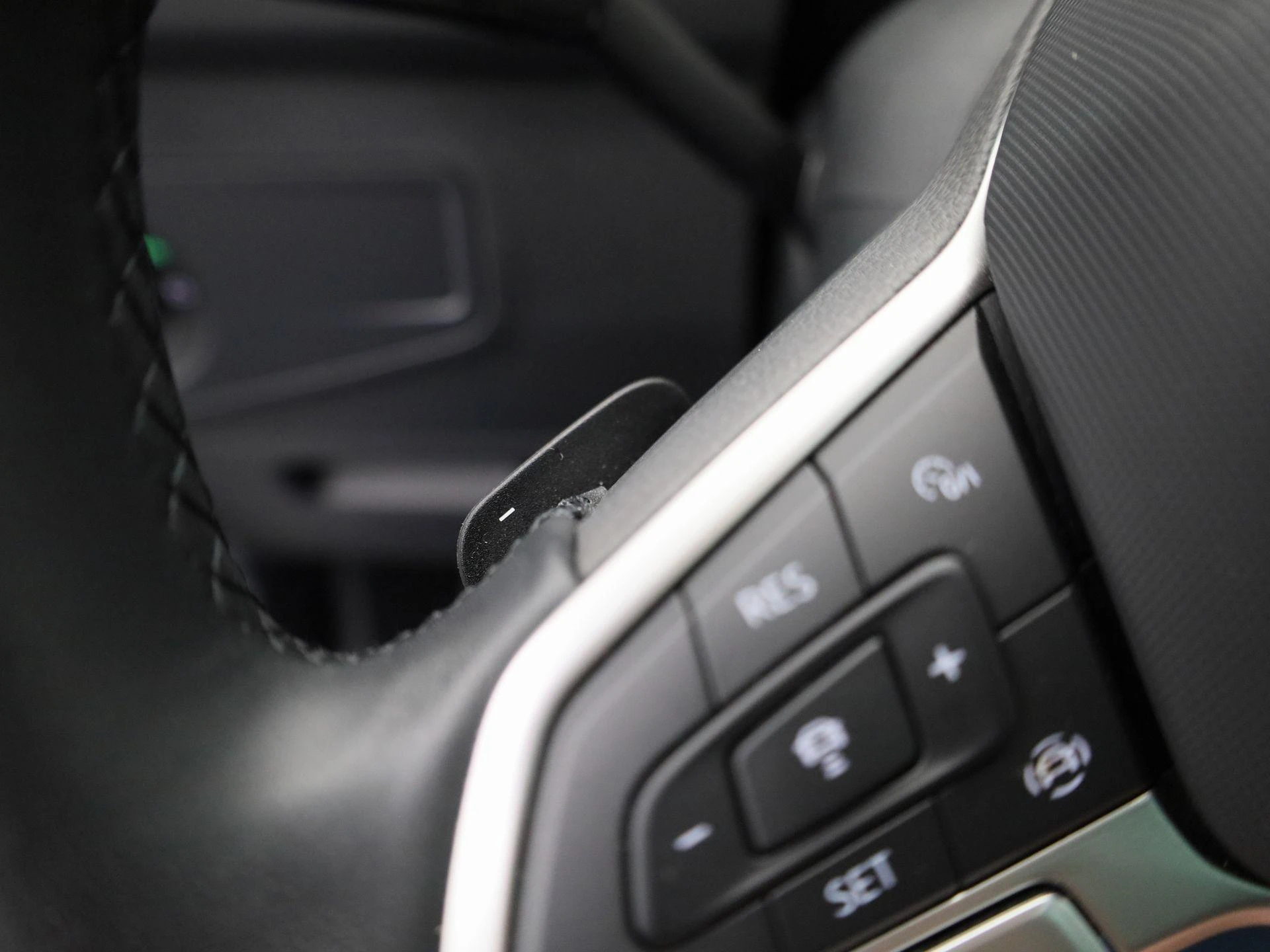 Volkswagen-Tiguan-image-30