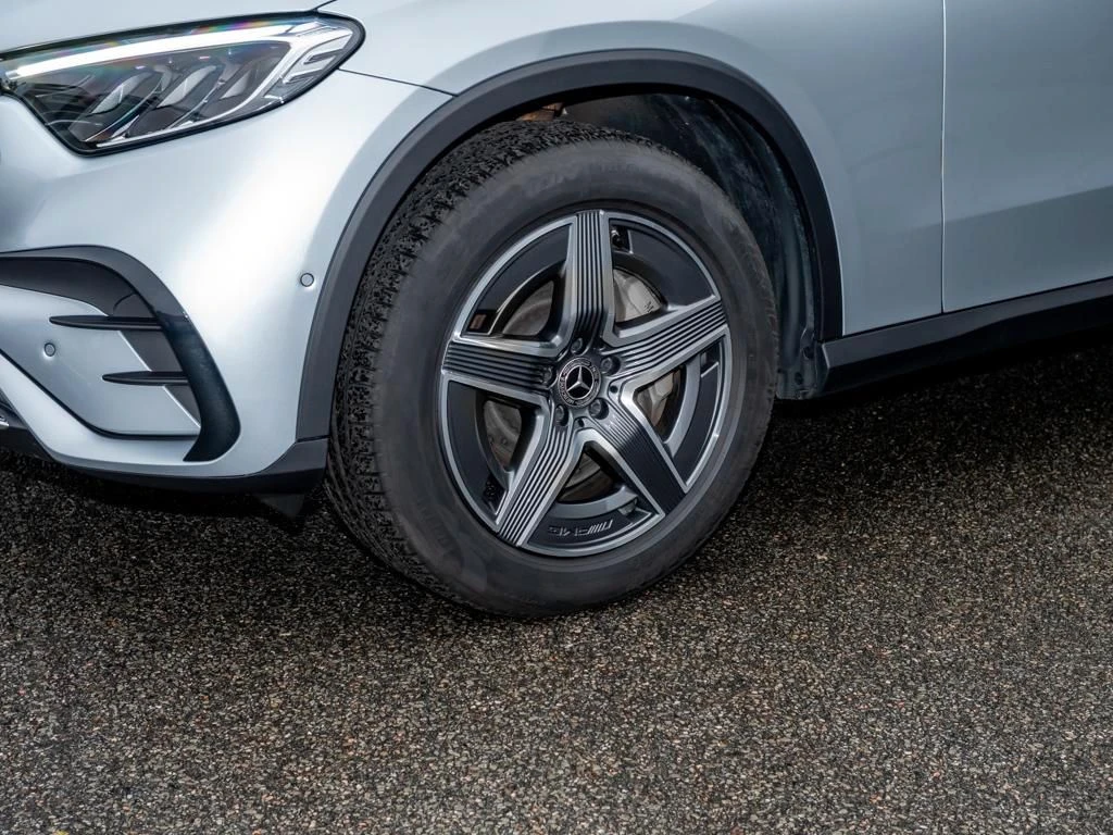 Mercedes-Benz-GLC 300 d-image-6